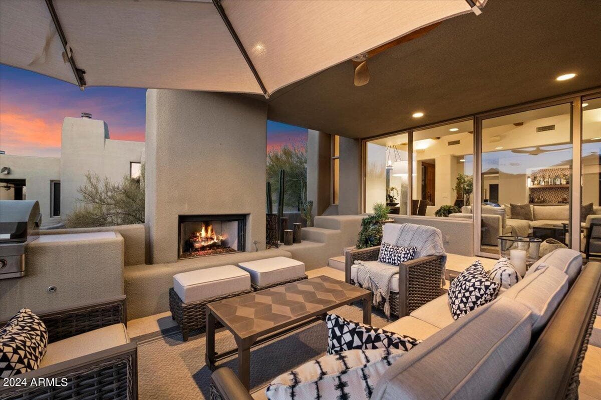 10015 E Graythorn Drive — photo 2