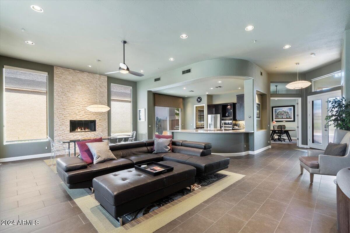 8228 E Mohawk Lane — photo 3