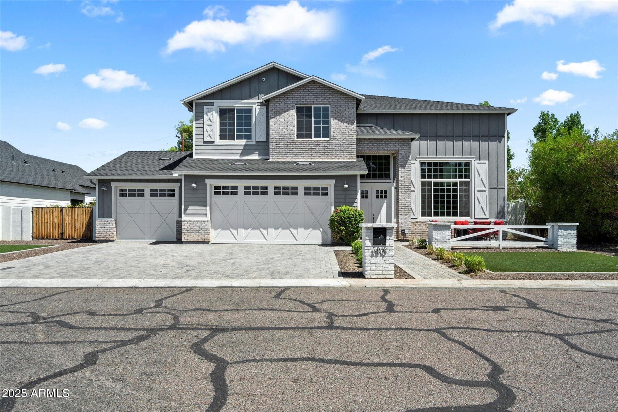 3810 E Devonshire Avenue