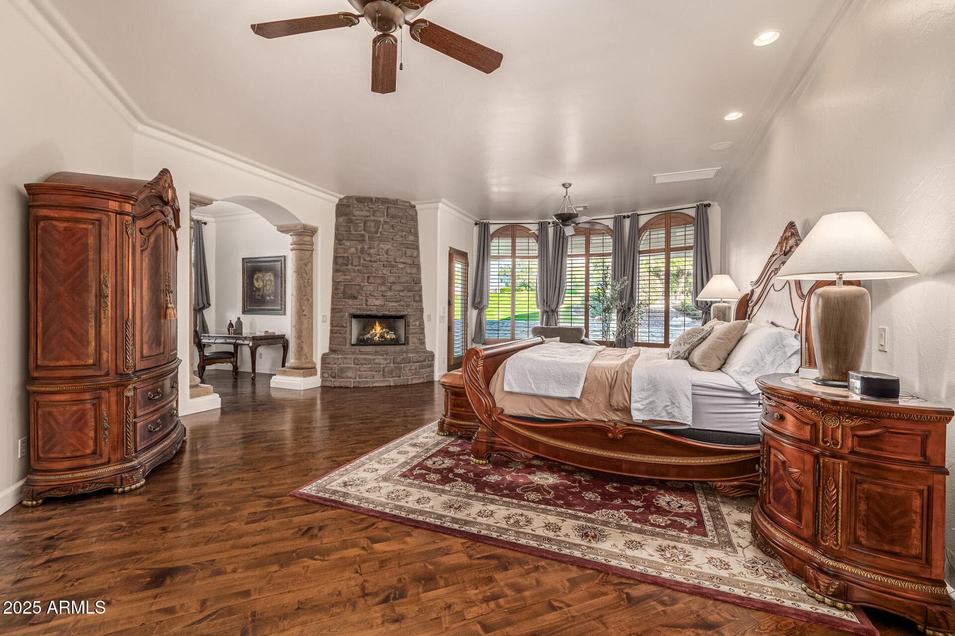 20 E Oakwood Hills Drive — photo 8