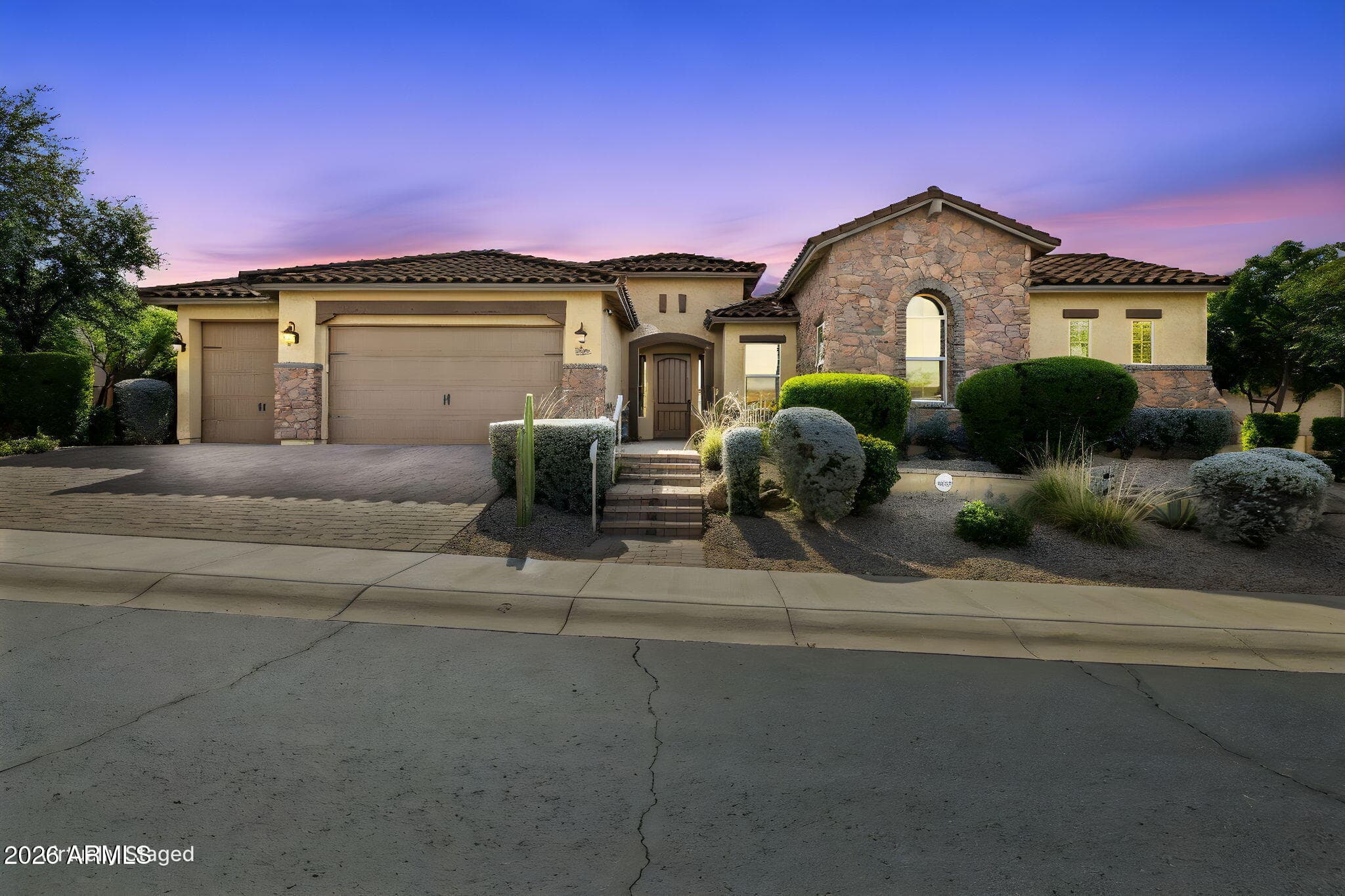 5907 E Calle De Las Estrellas
