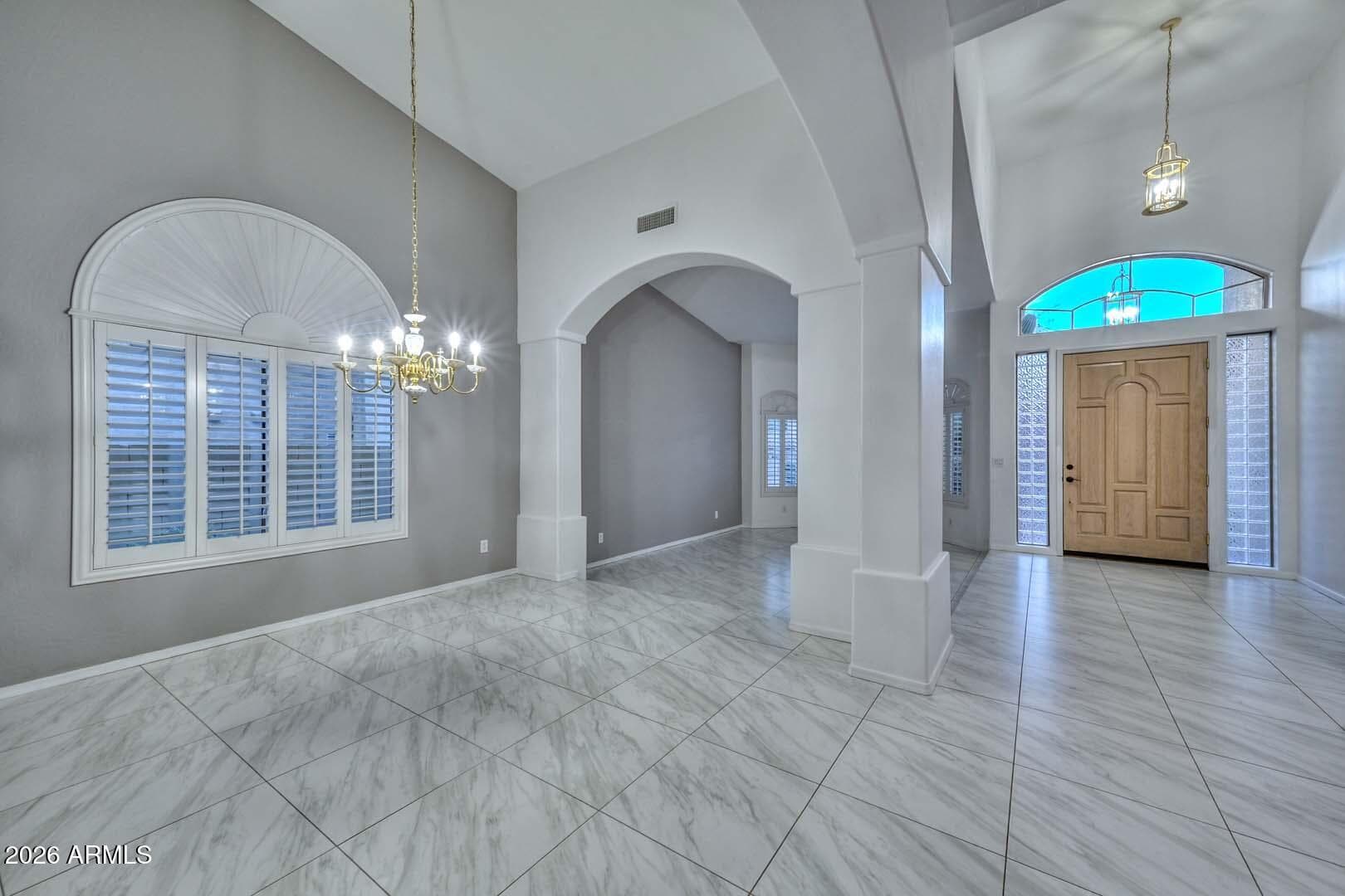 1942 E Claire Drive E — photo 5