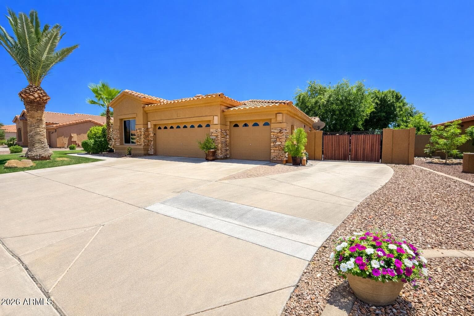 1523 E Del Rio Street — photo 5