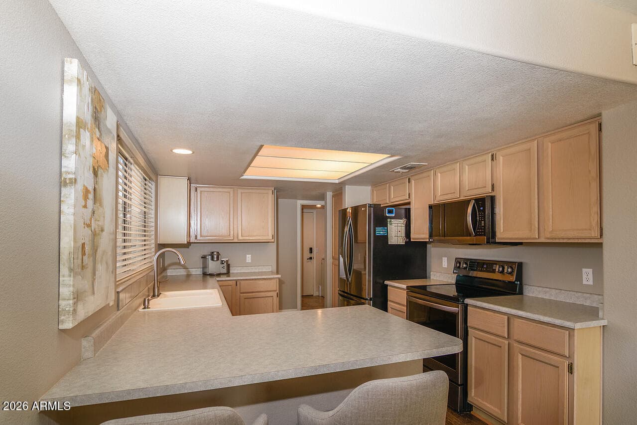3230 E Altadena Avenue — photo 4