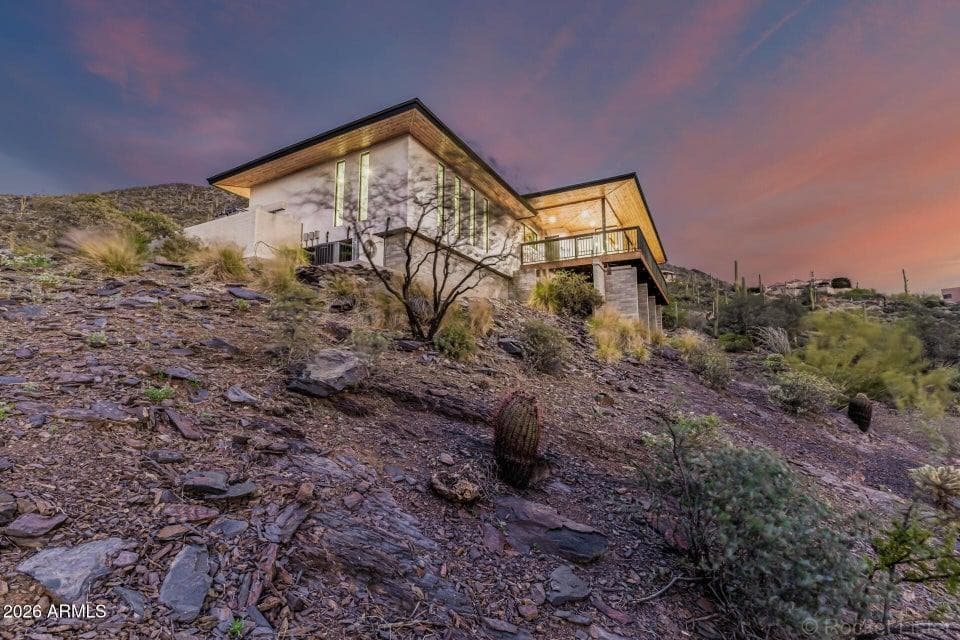 6111 E Victoria Drive — photo 2