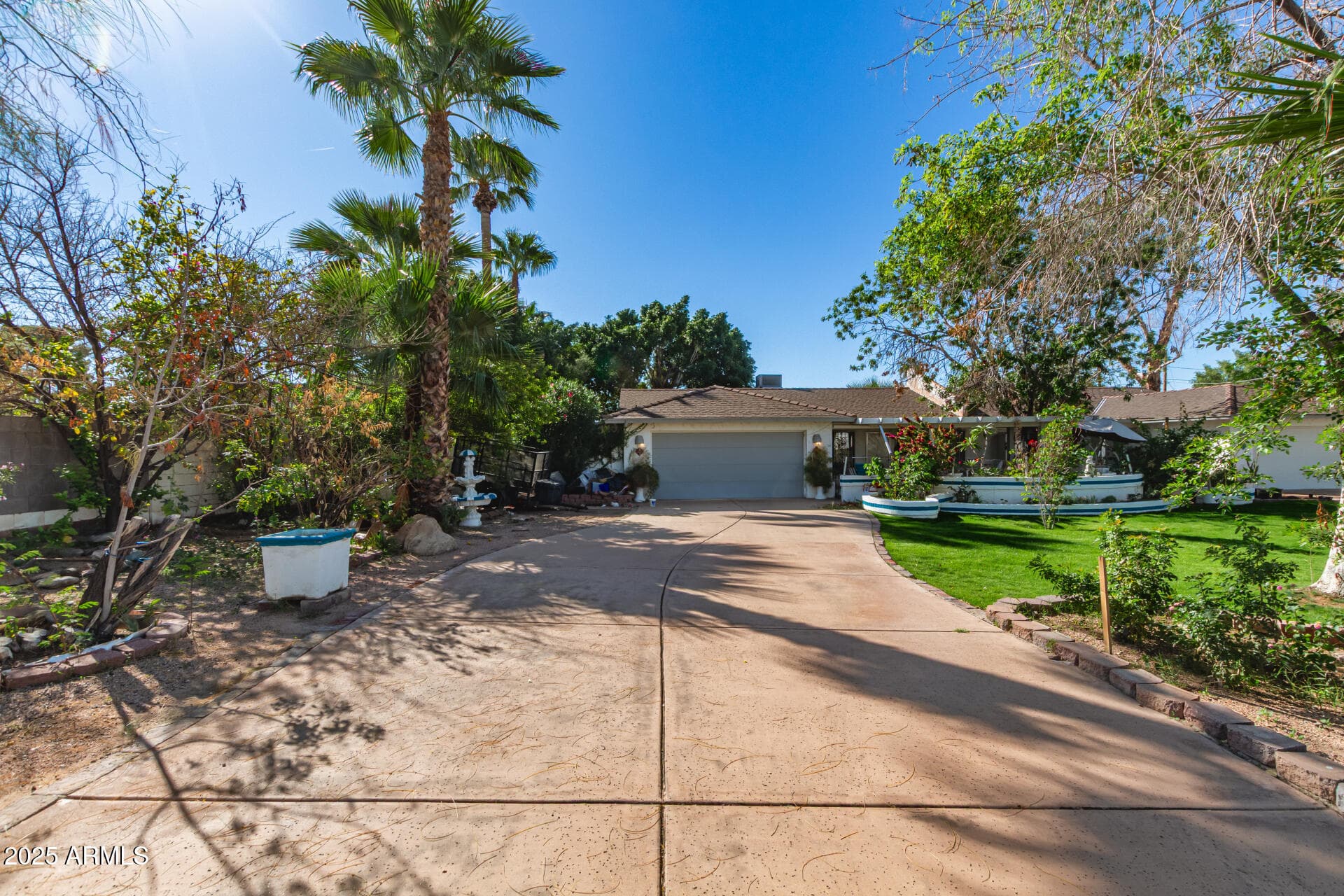 5545 E Earll Drive — photo 2