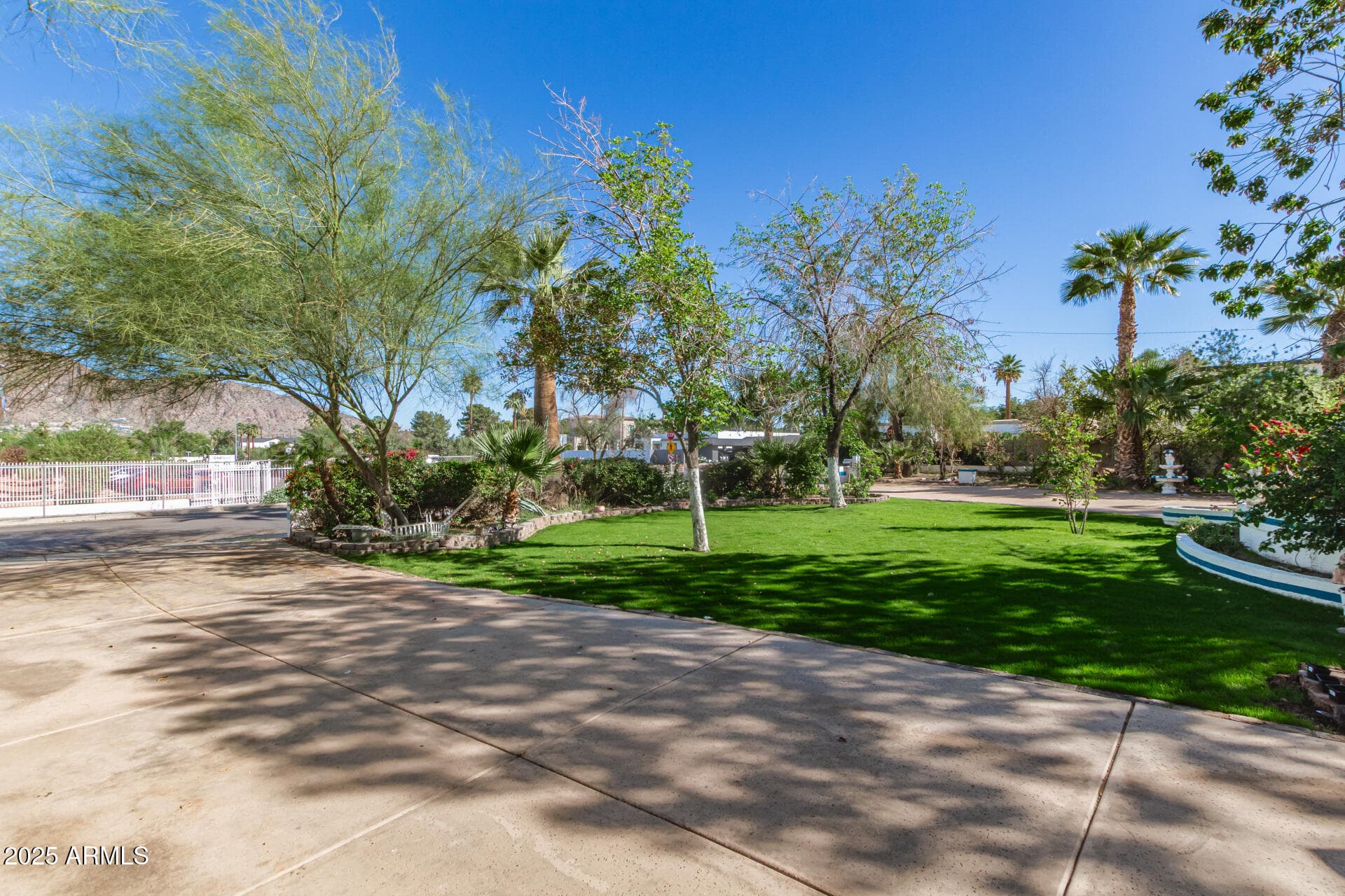 5545 E Earll Drive — photo 3