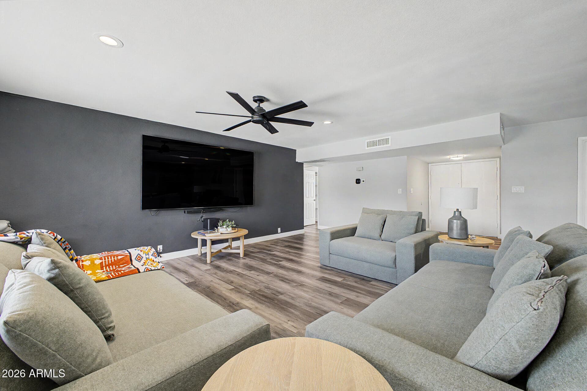 5625 W Grovers Avenue — photo 3