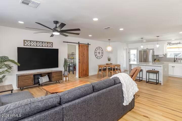 2026 W Rancho Drive — photo 8