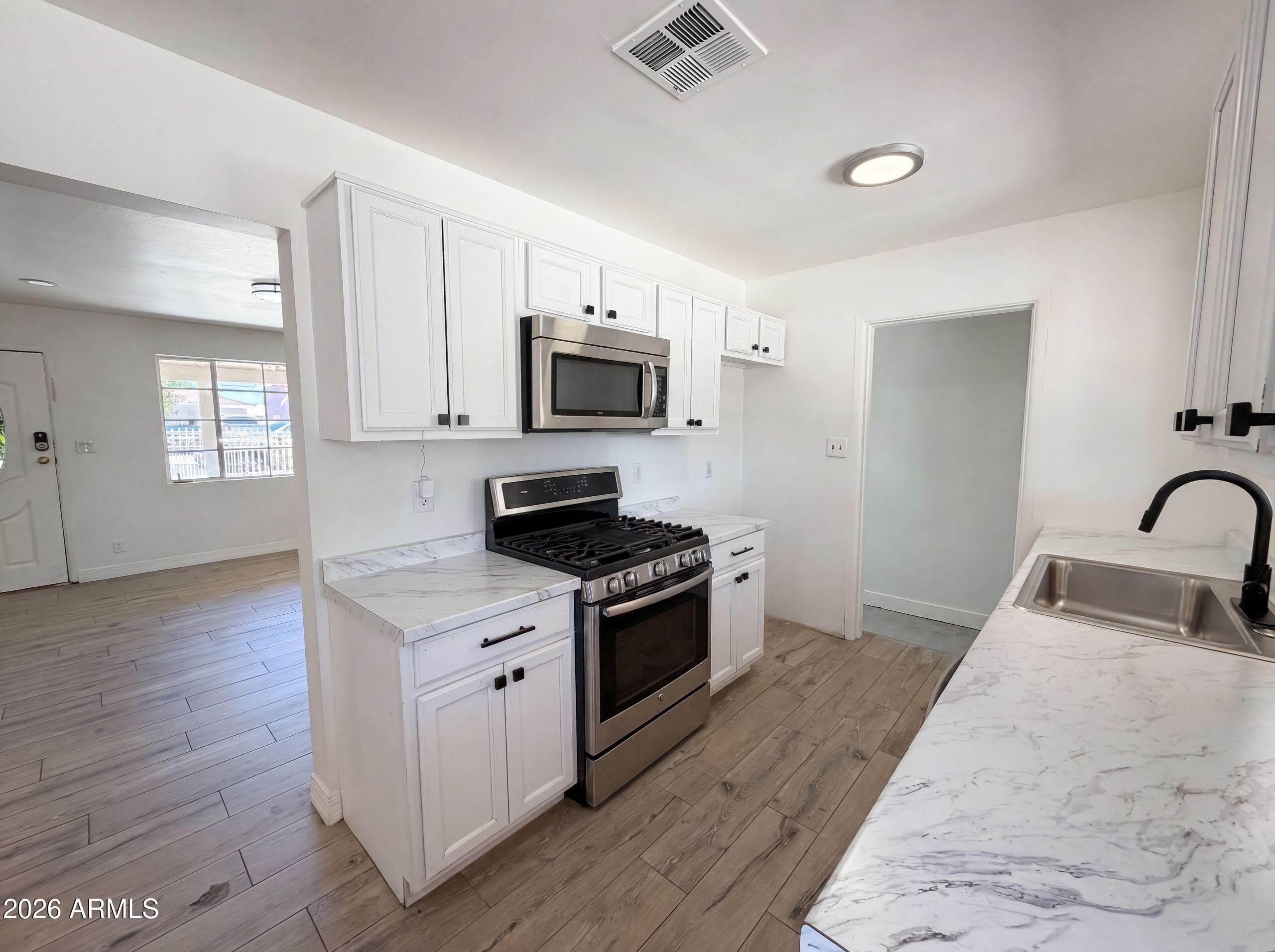 4505 W Clarendon Avenue — photo 2