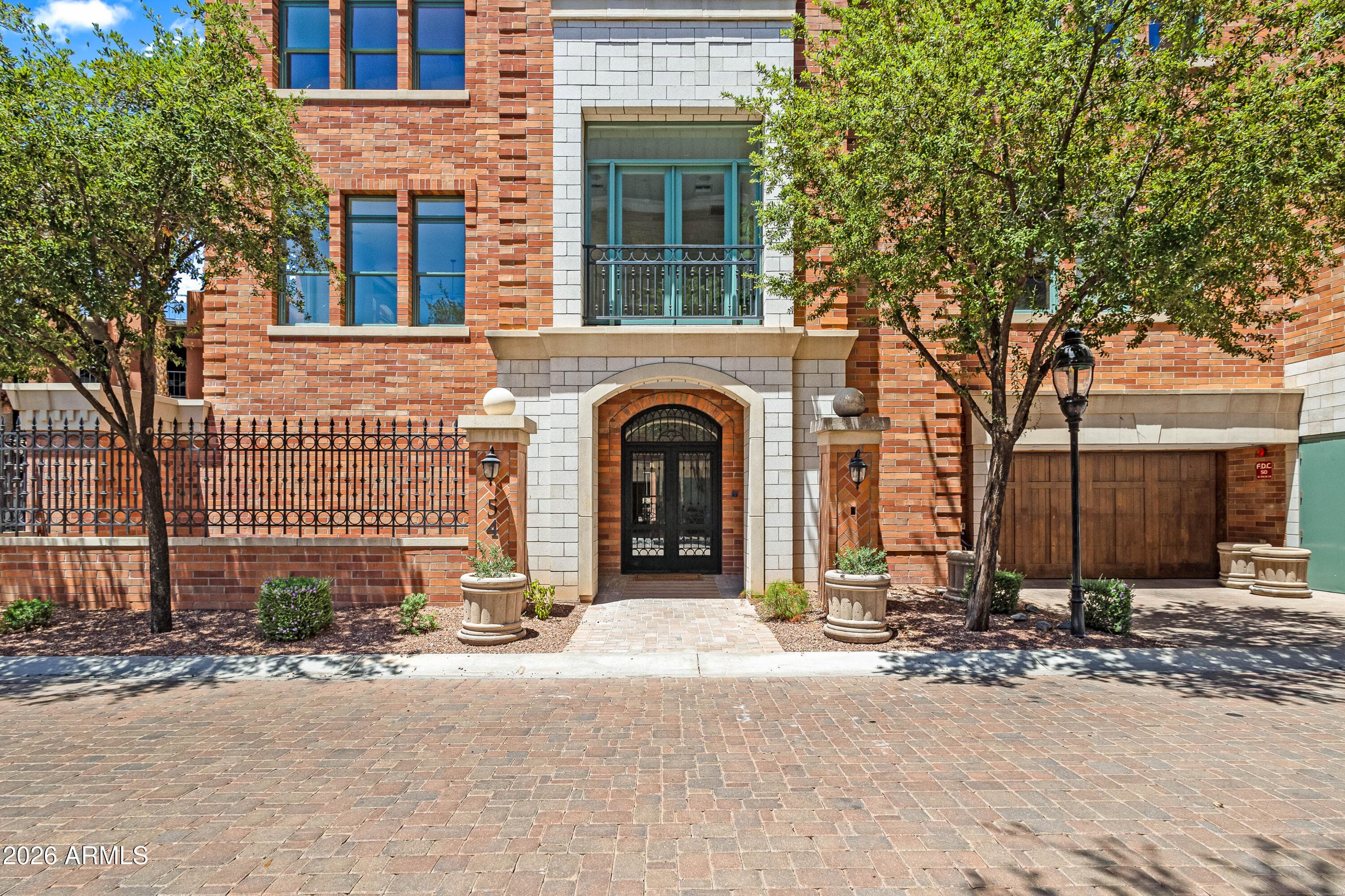 54 W Palm Lane 54 — photo 2