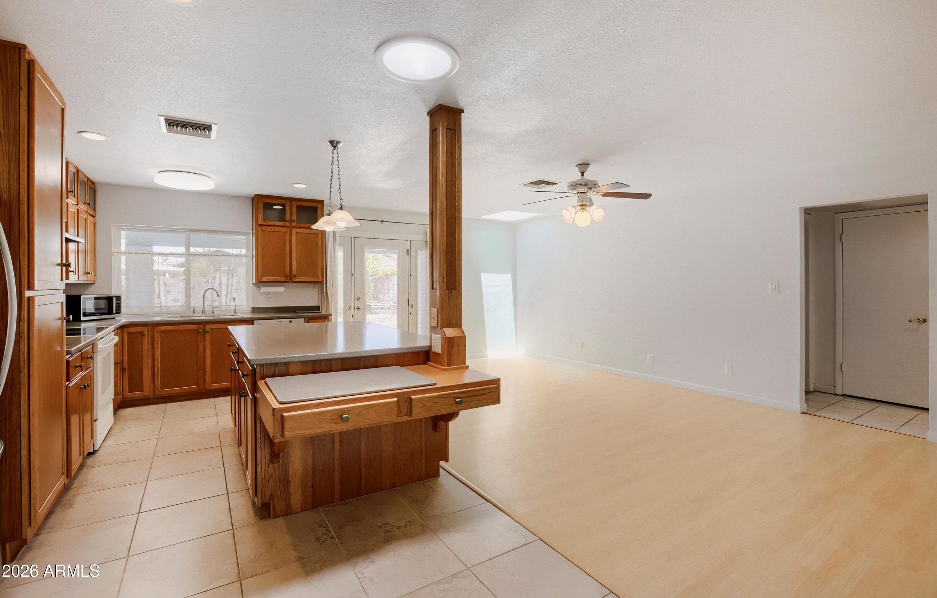 856 E Paradise Lane — photo 2