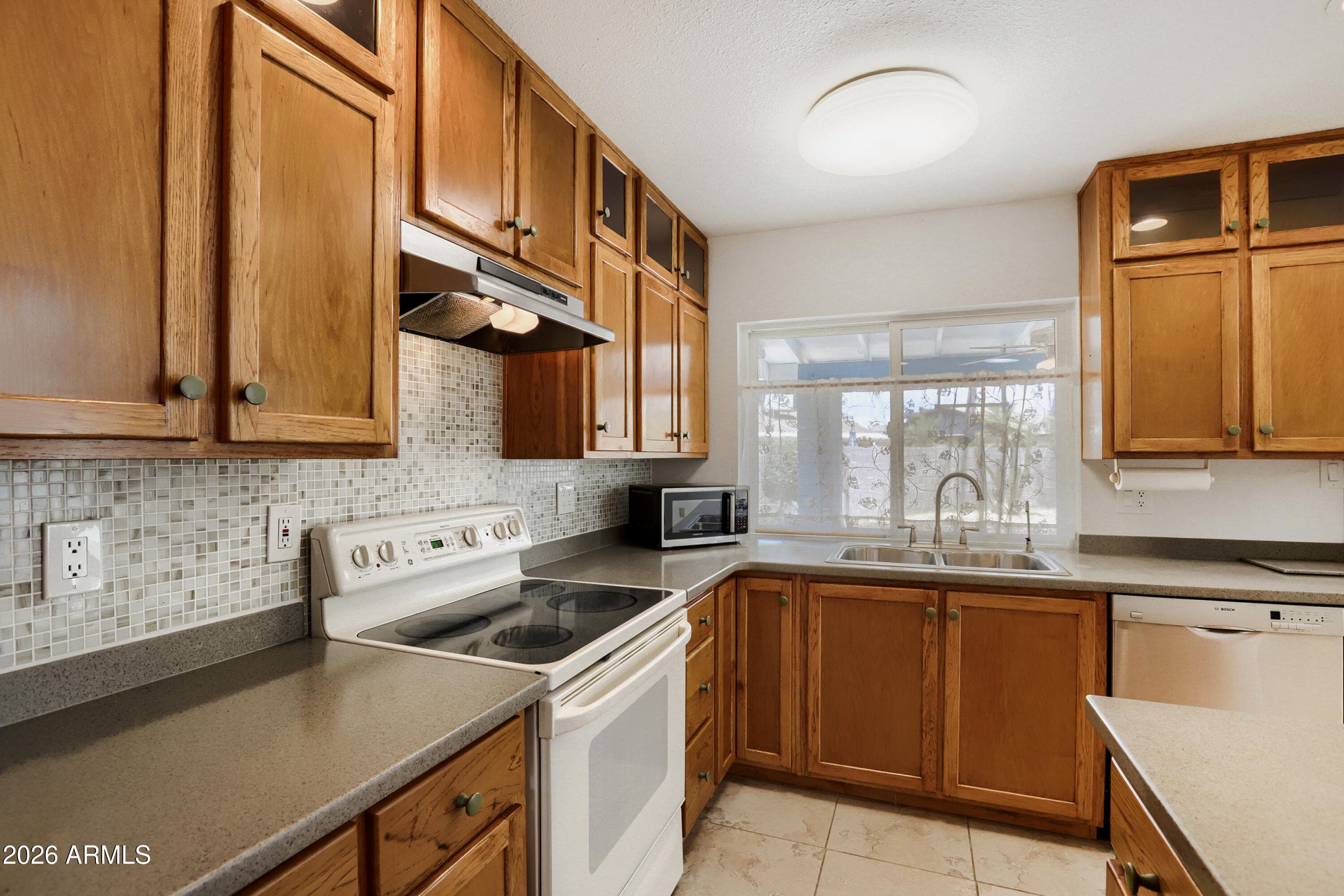 856 E Paradise Lane — photo 4