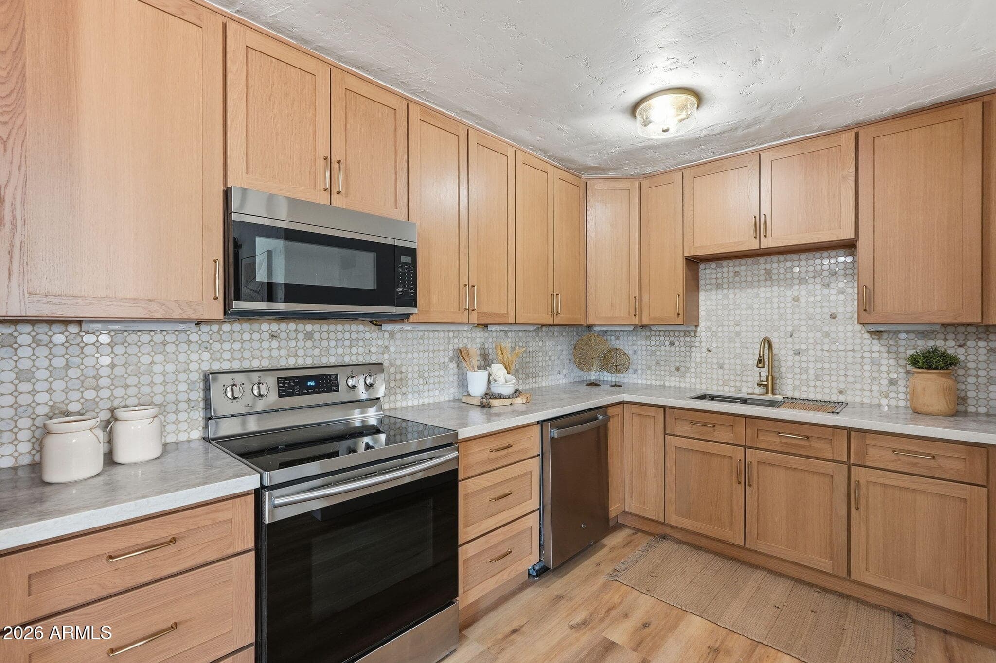 1006 E Weldon Avenue — photo 2