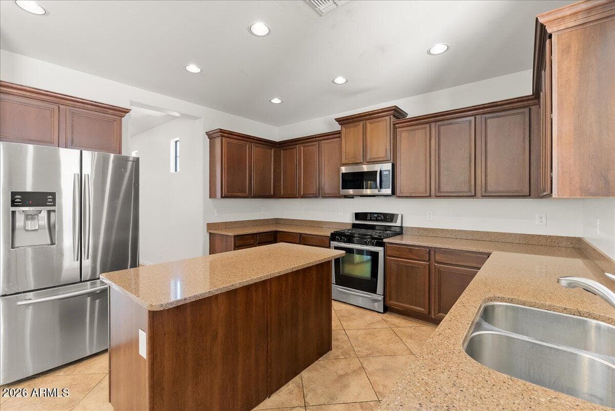 13585 S 175th Drive — photo 3