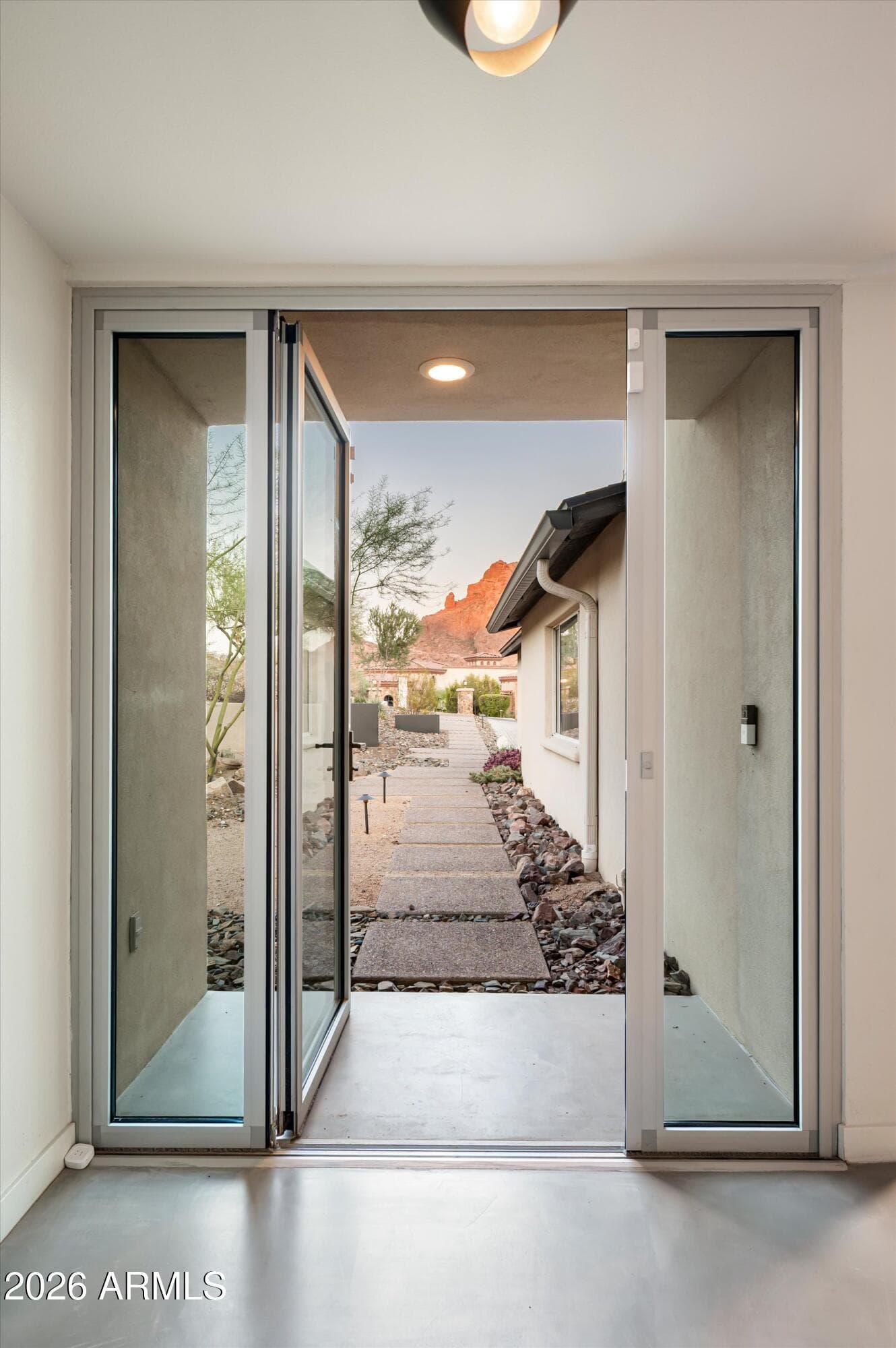 4330 E Mcdonald Drive — photo 2