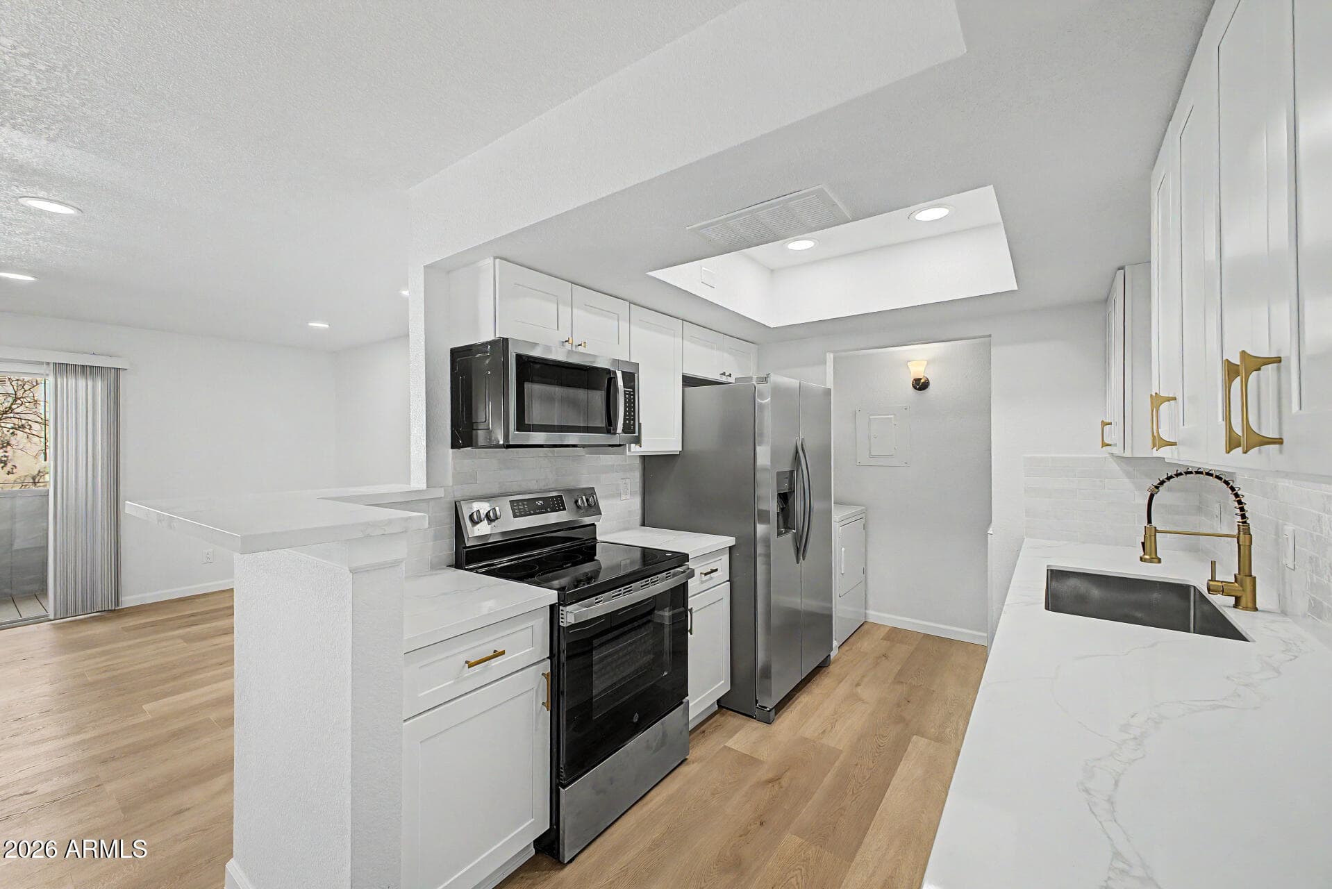 4608 W Maryland Avenue 201 — photo 2