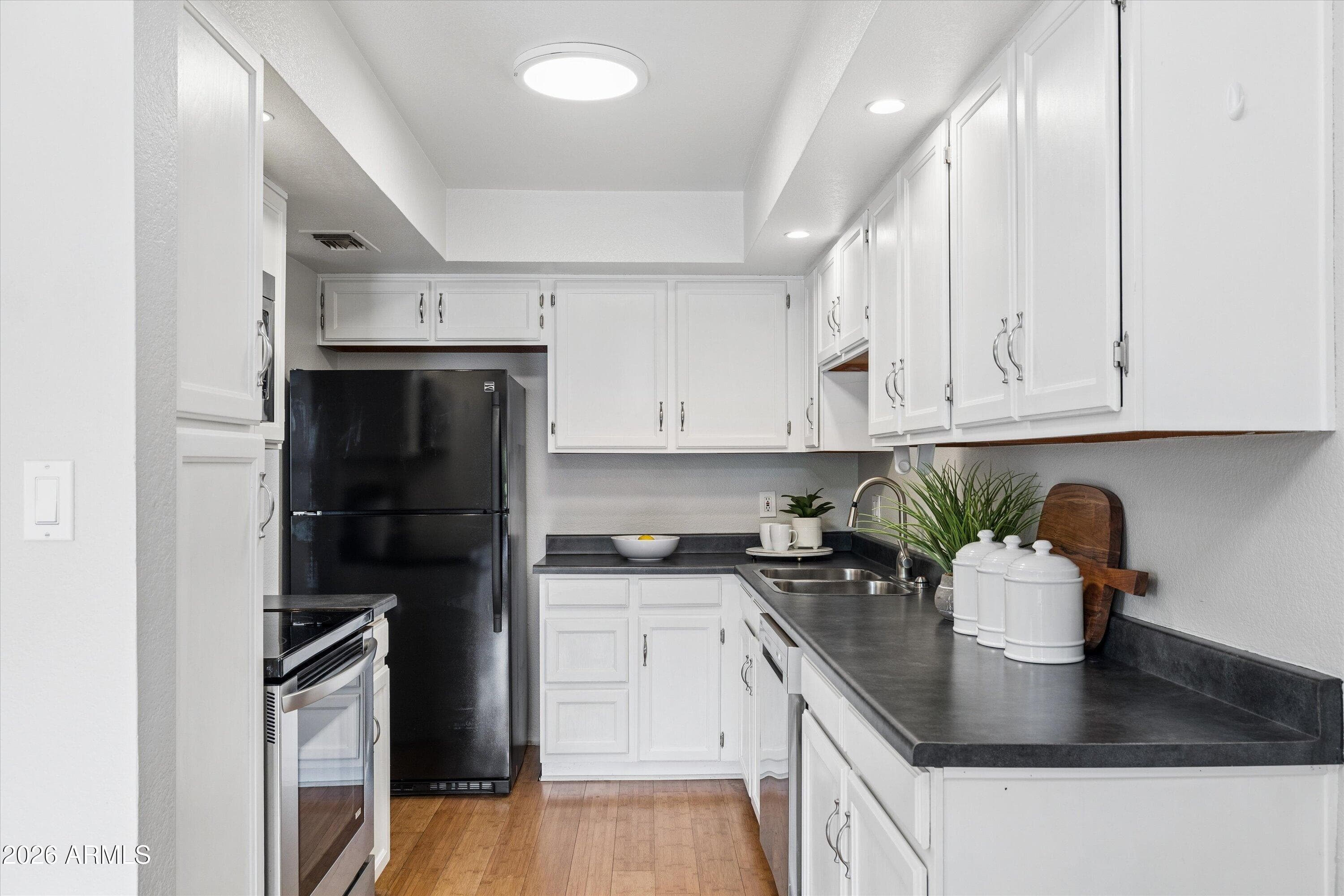 3102 E Clarendon Avenue 206 — photo 3