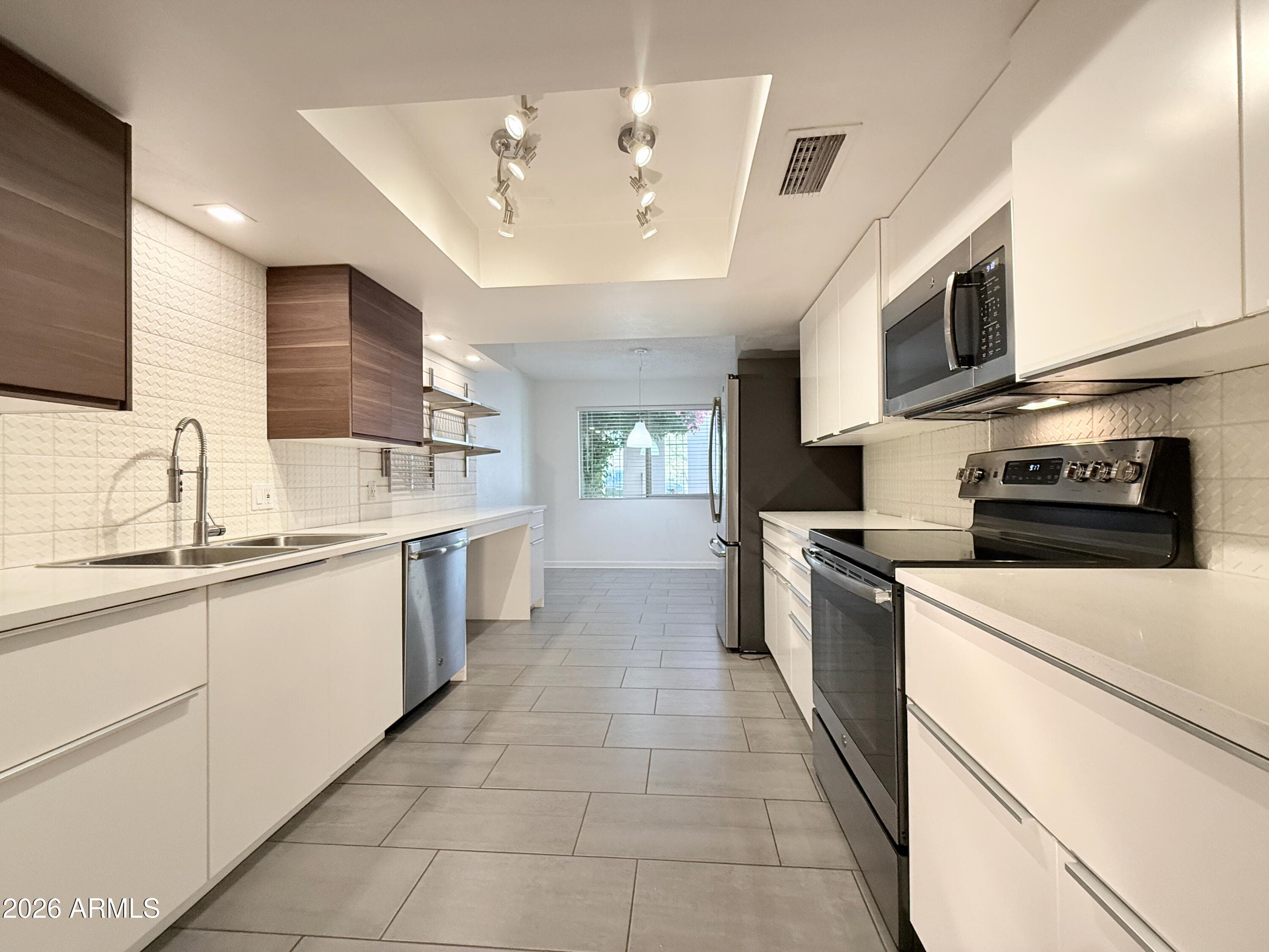 312 W Laguna Drive — photo 3