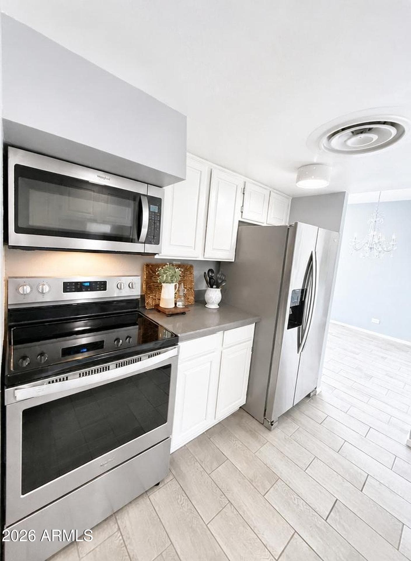 207 W Clarendon Avenue 2B — photo 3