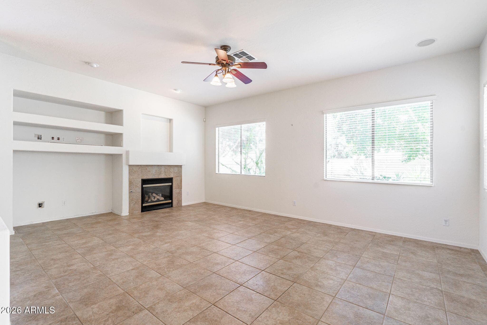 1304 N 86th Place — photo 2