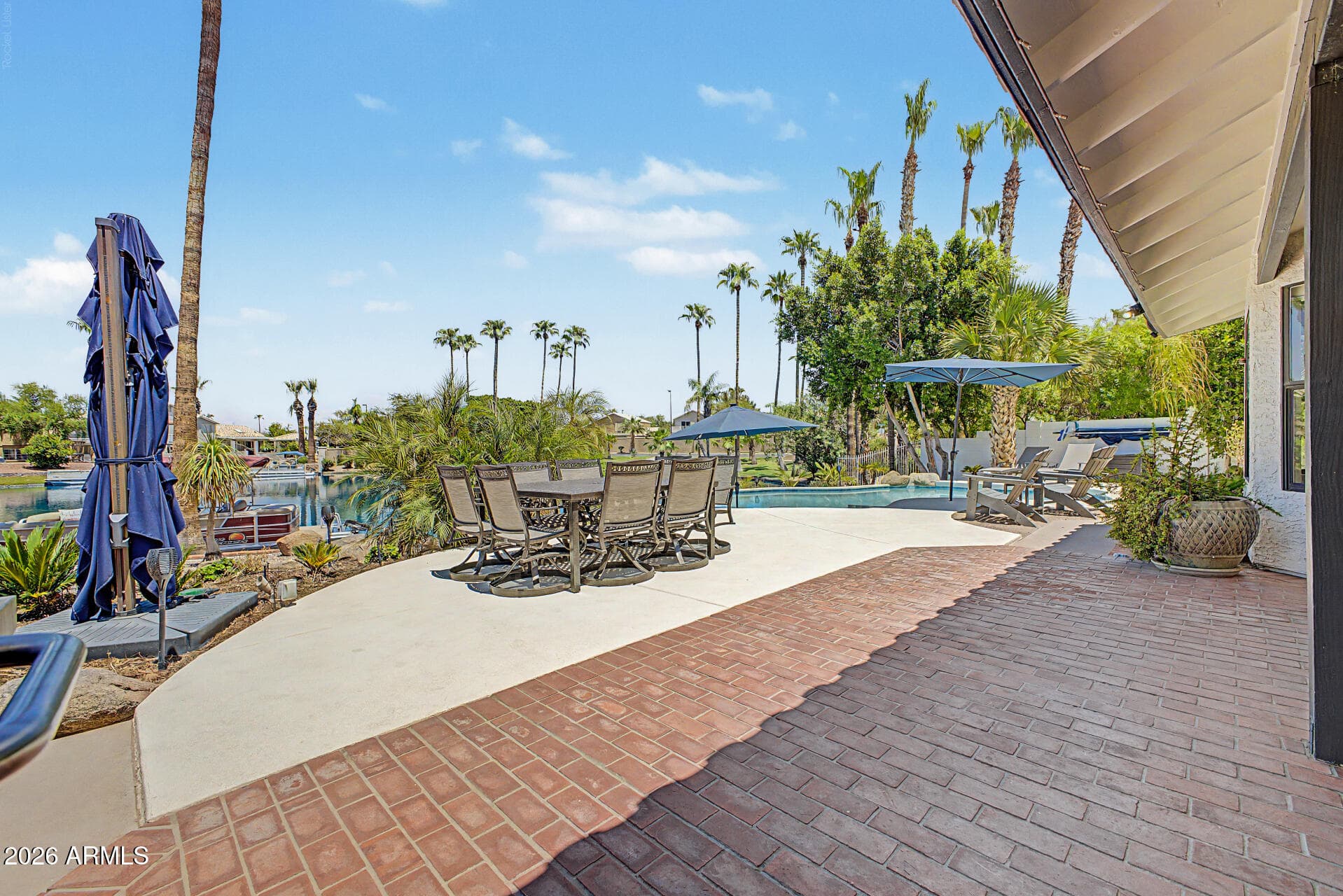 926 W Coast Drive — photo 4
