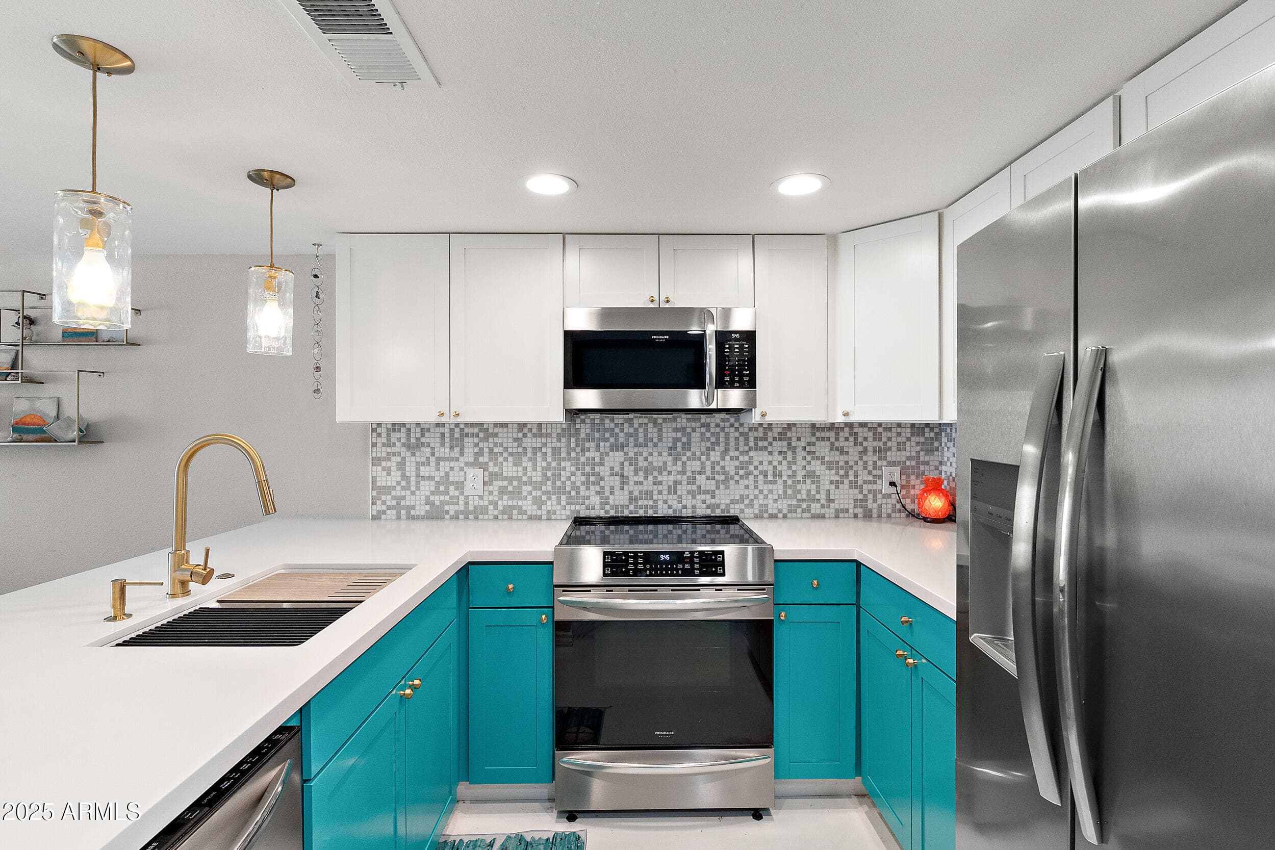 122 S Hardy Drive 8 — photo 3