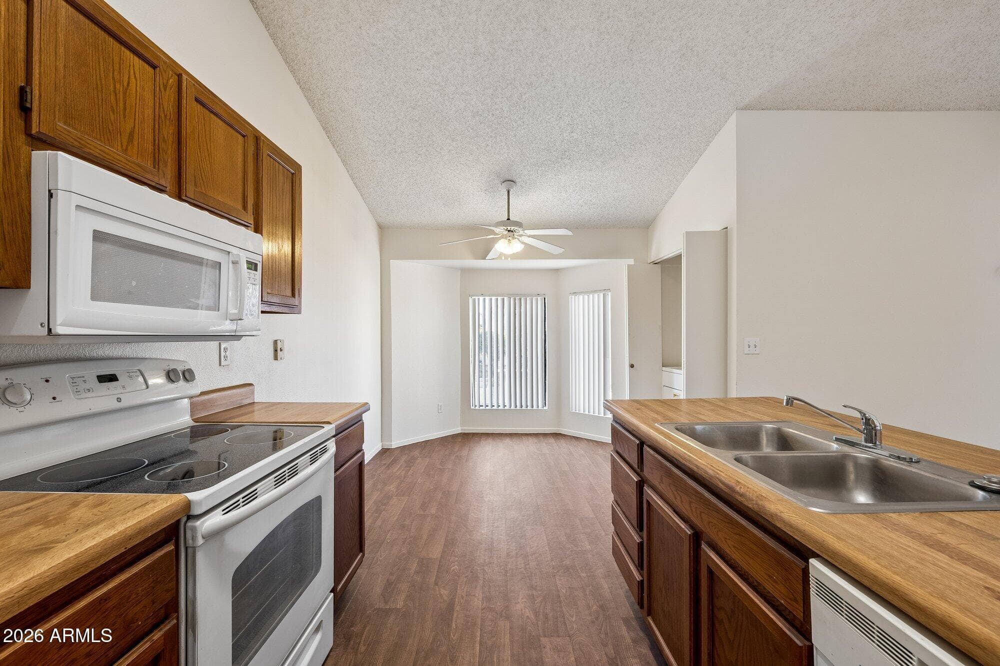 5236 W Peoria Avenue 239 — photo 2