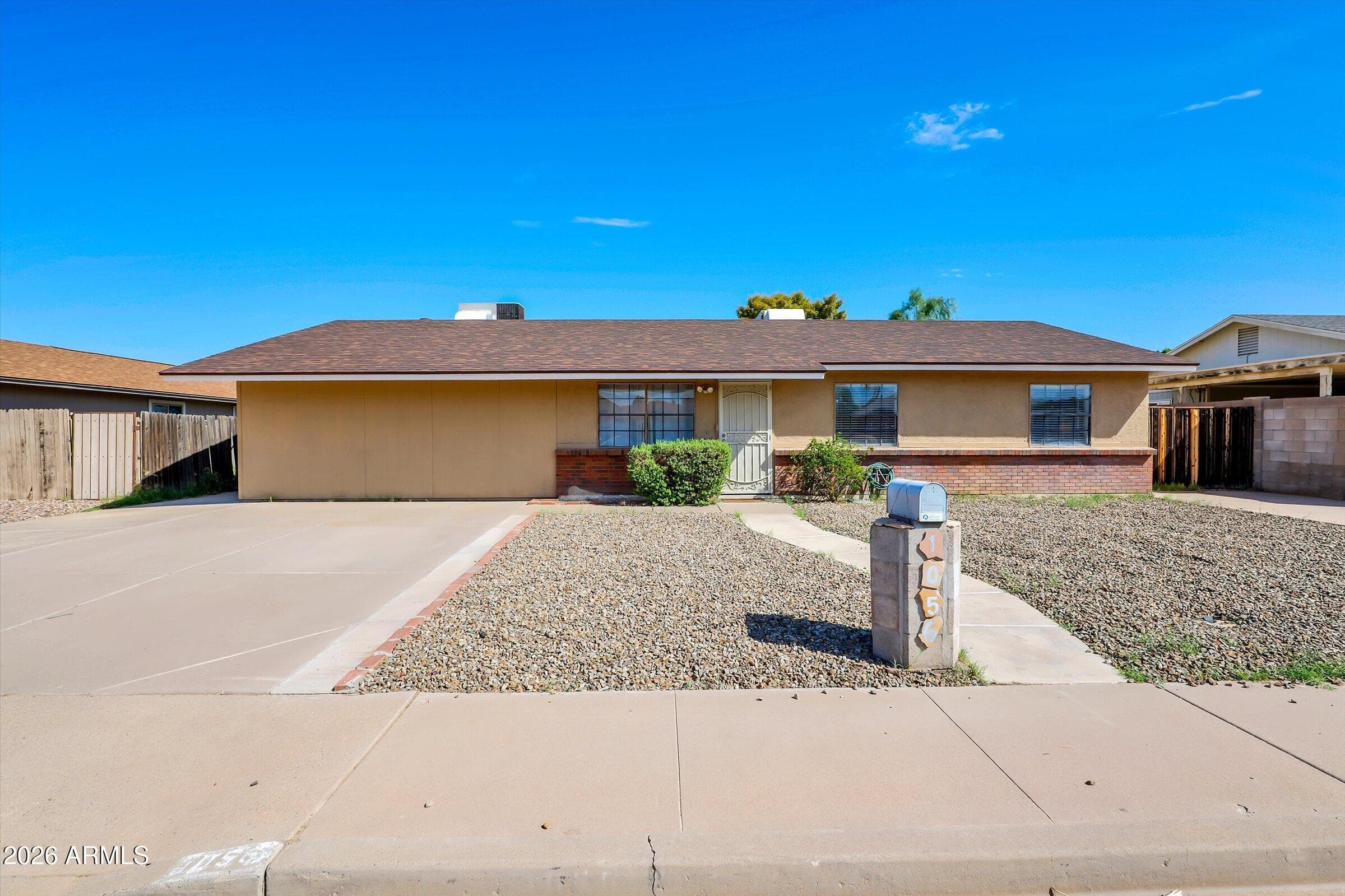1056 W Hackamore Street — photo 3