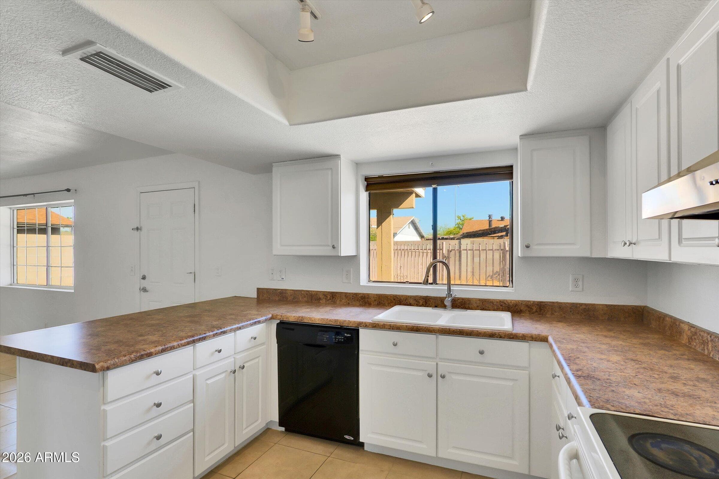 1056 W Hackamore Street — photo 7