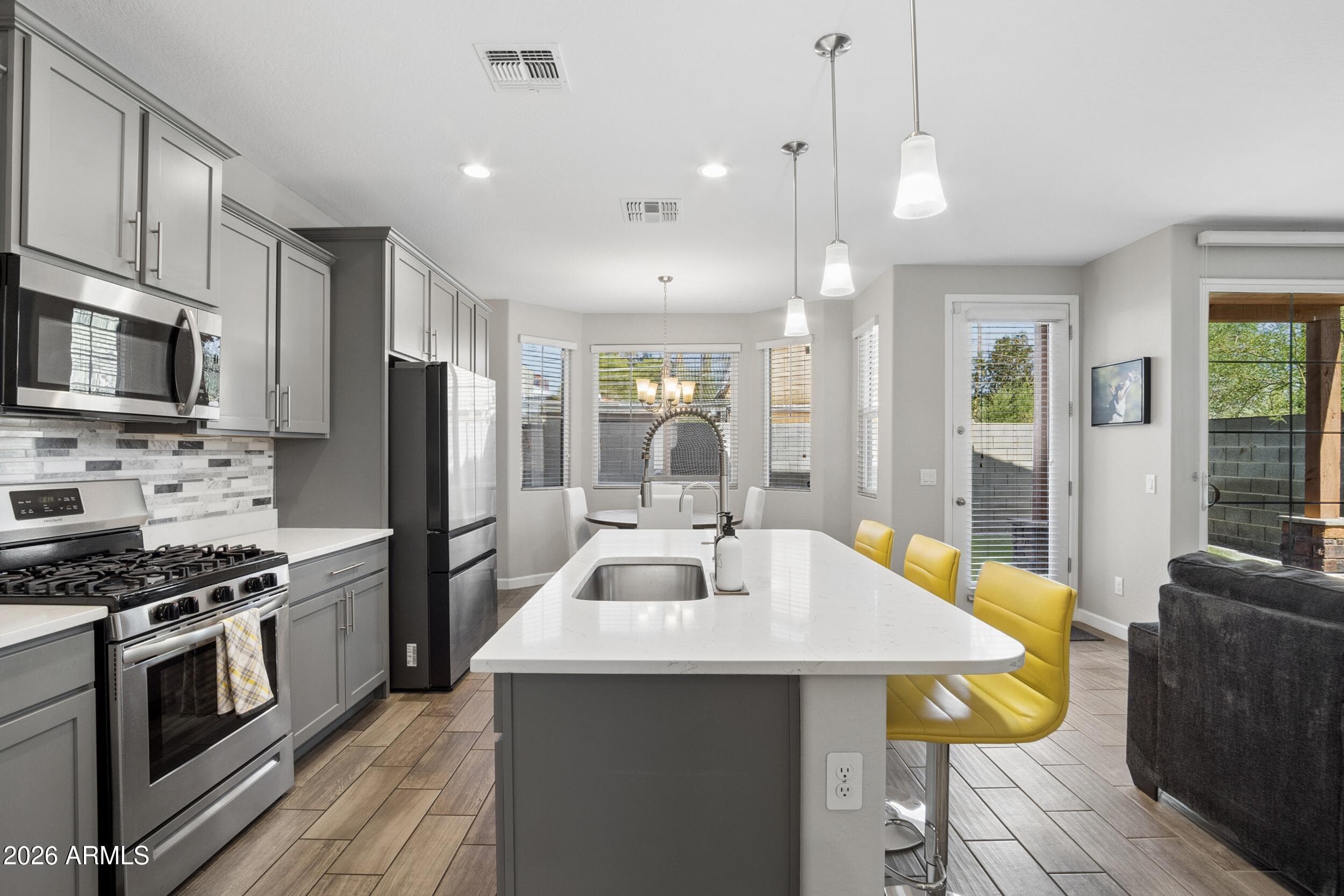 431 W 9th Street — photo 8