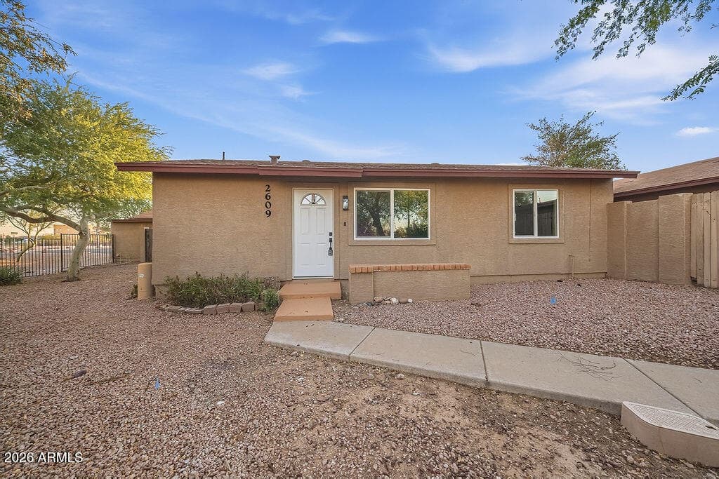 2609 E Lemon Street — photo 2