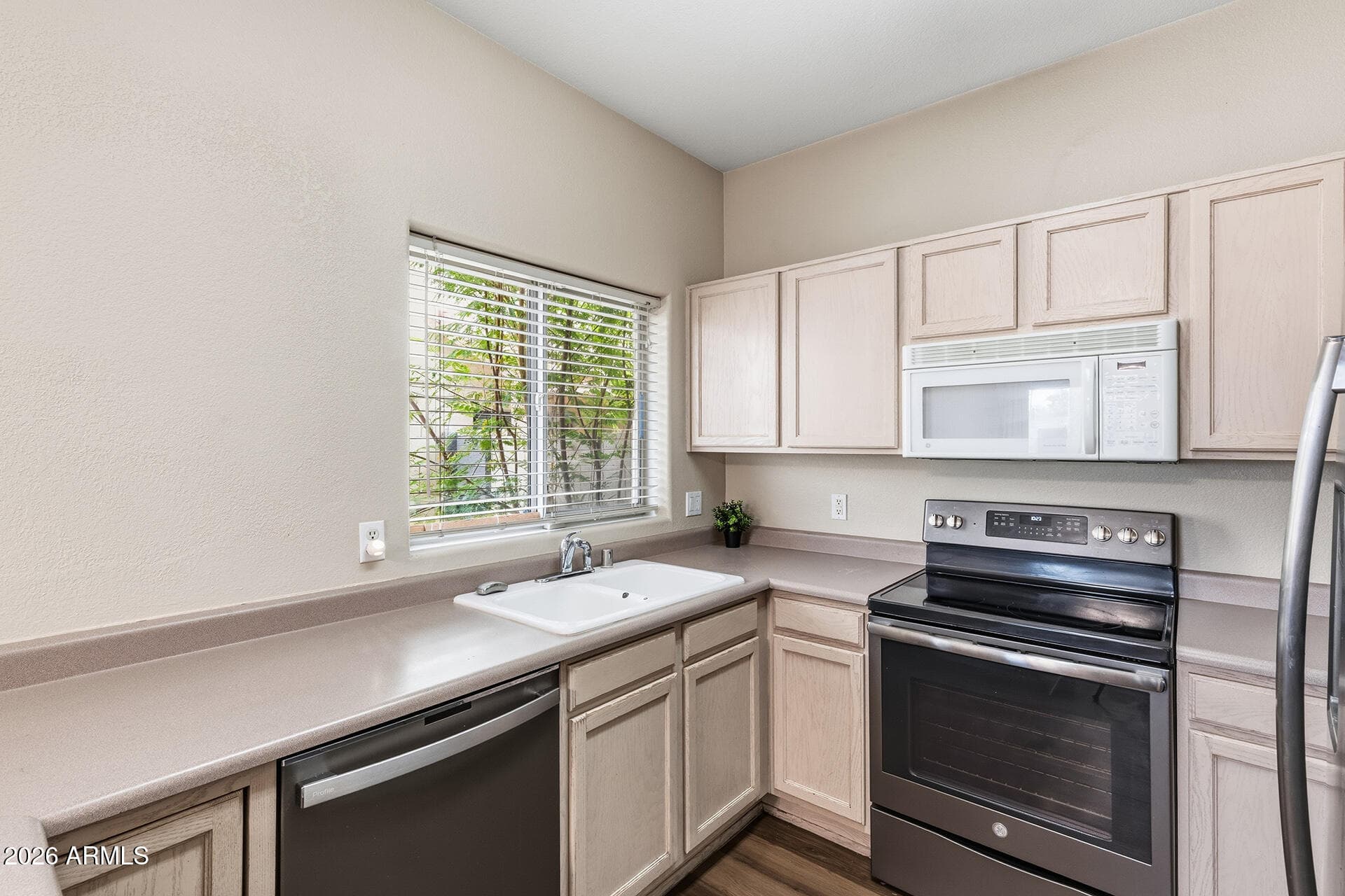 1018 W Janice Drive — photo 8