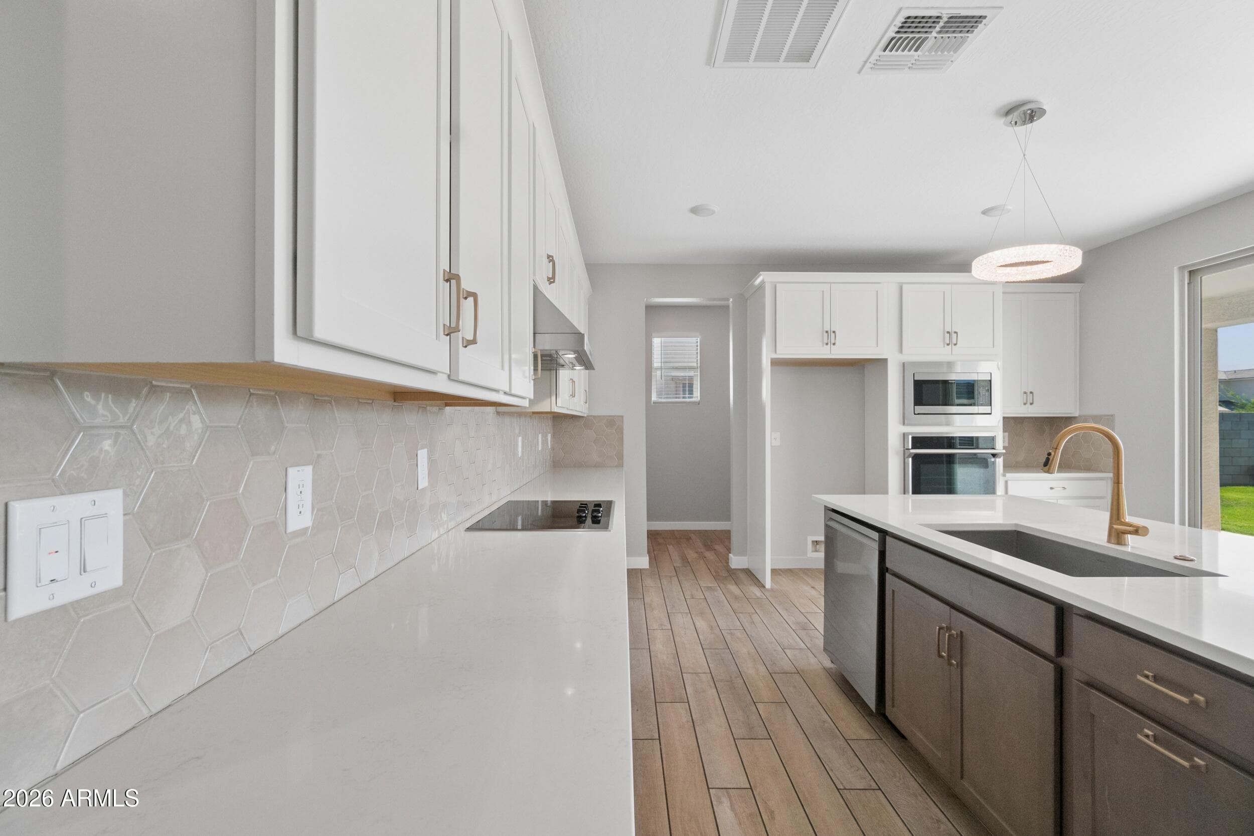 10220 N 49th Avenue — photo 4