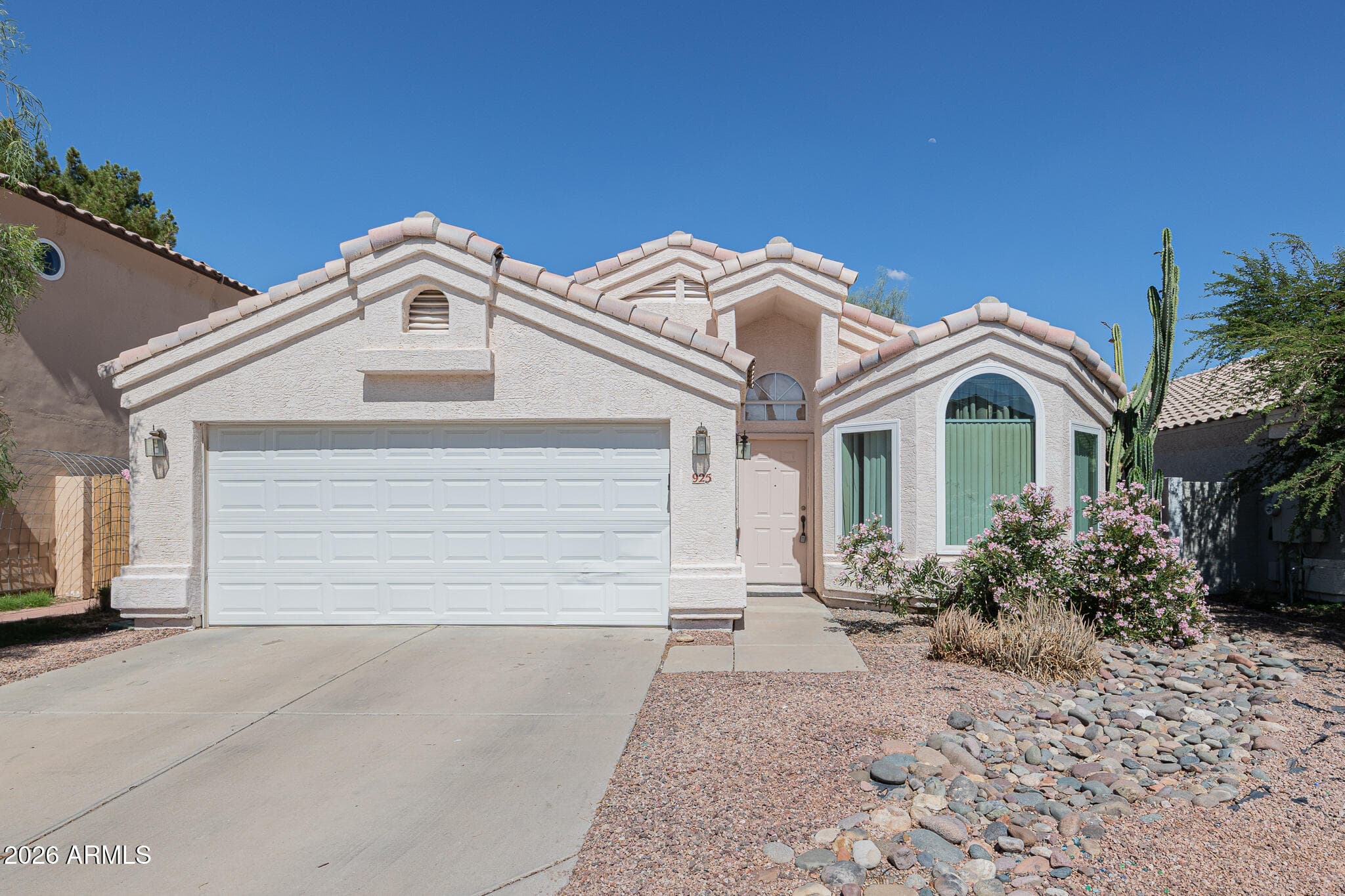 925 S Sailfish Drive — photo 2