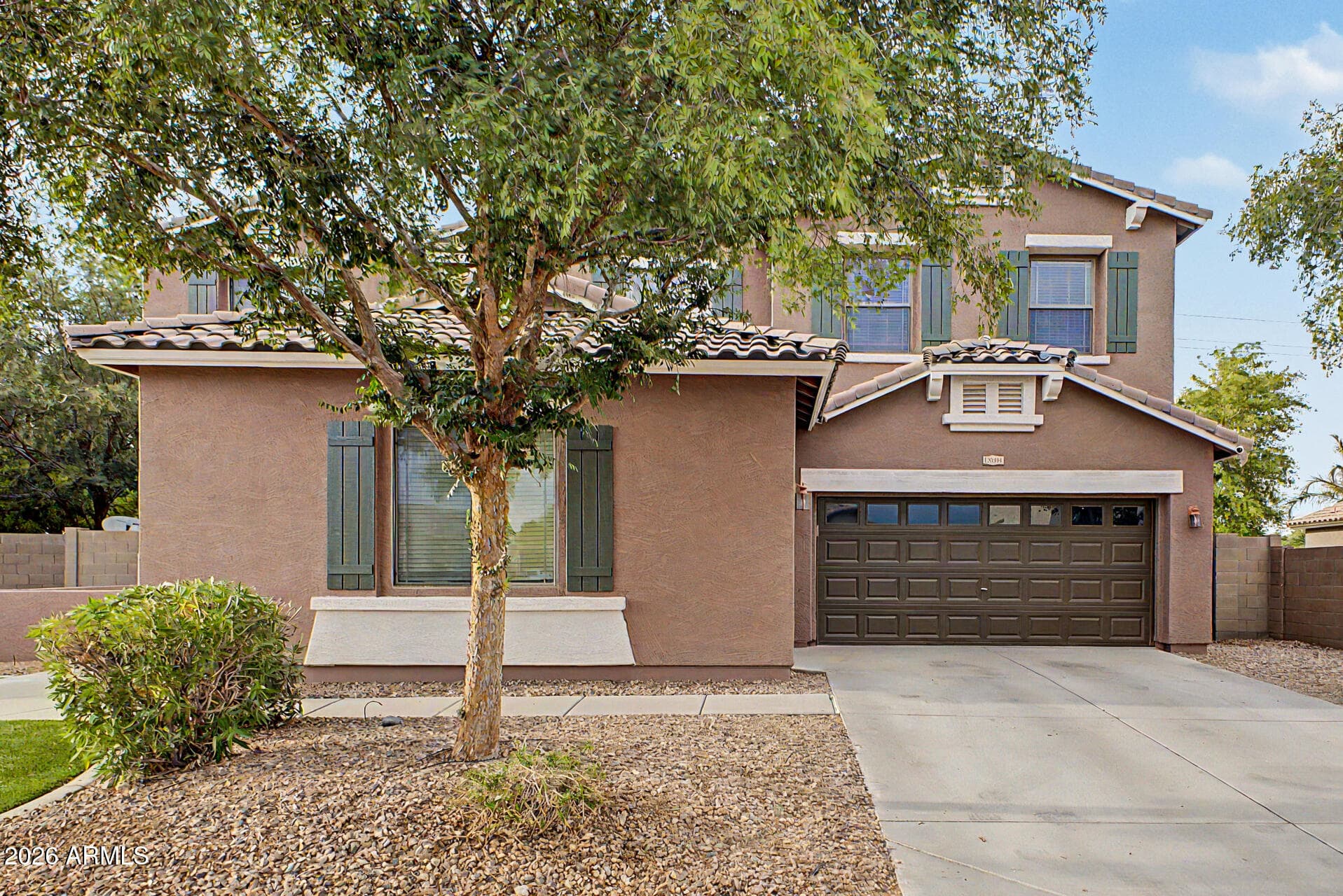 15864 W Shaw Butte Drive — photo 2