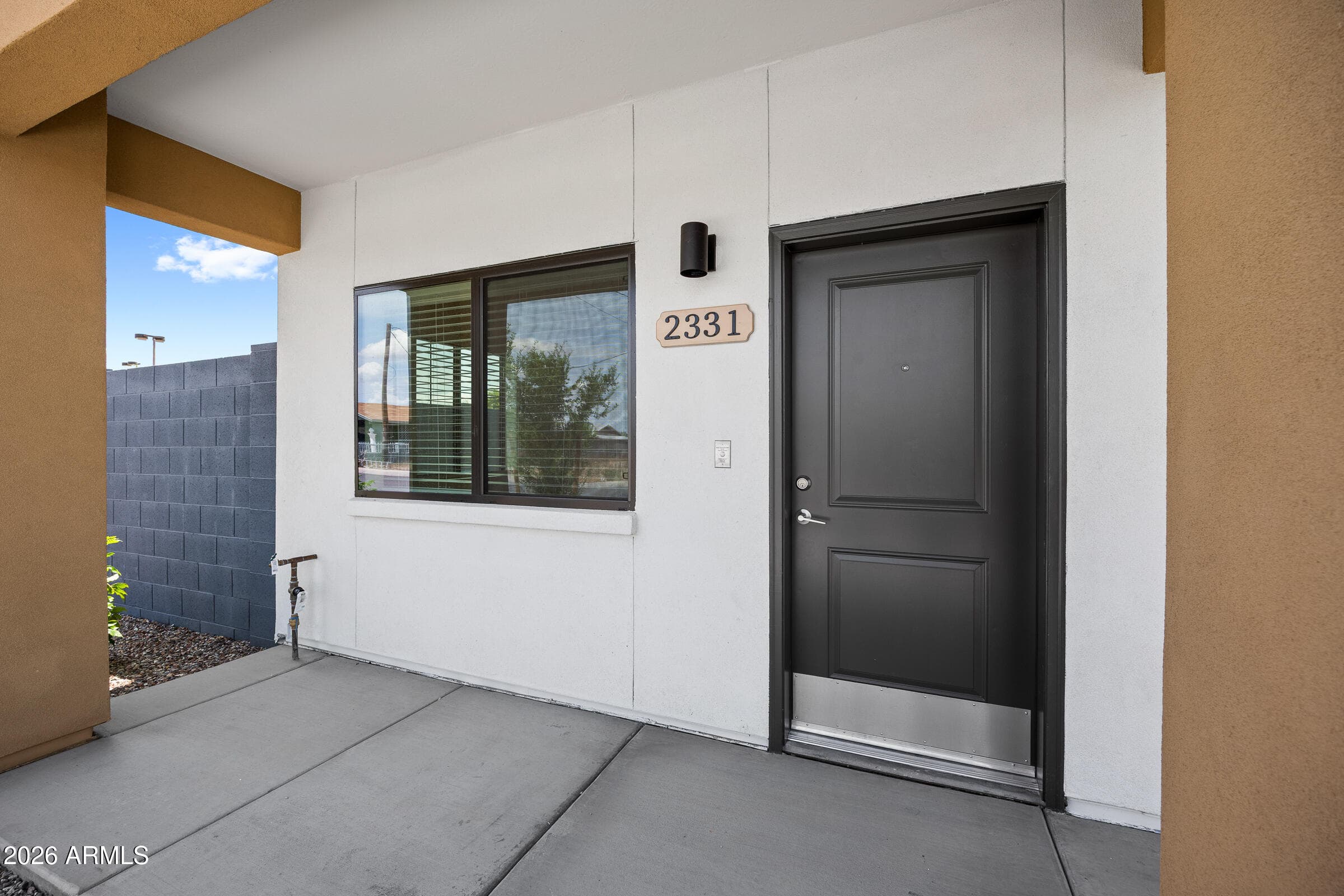 2329 E Mcarthur Drive — photo 3
