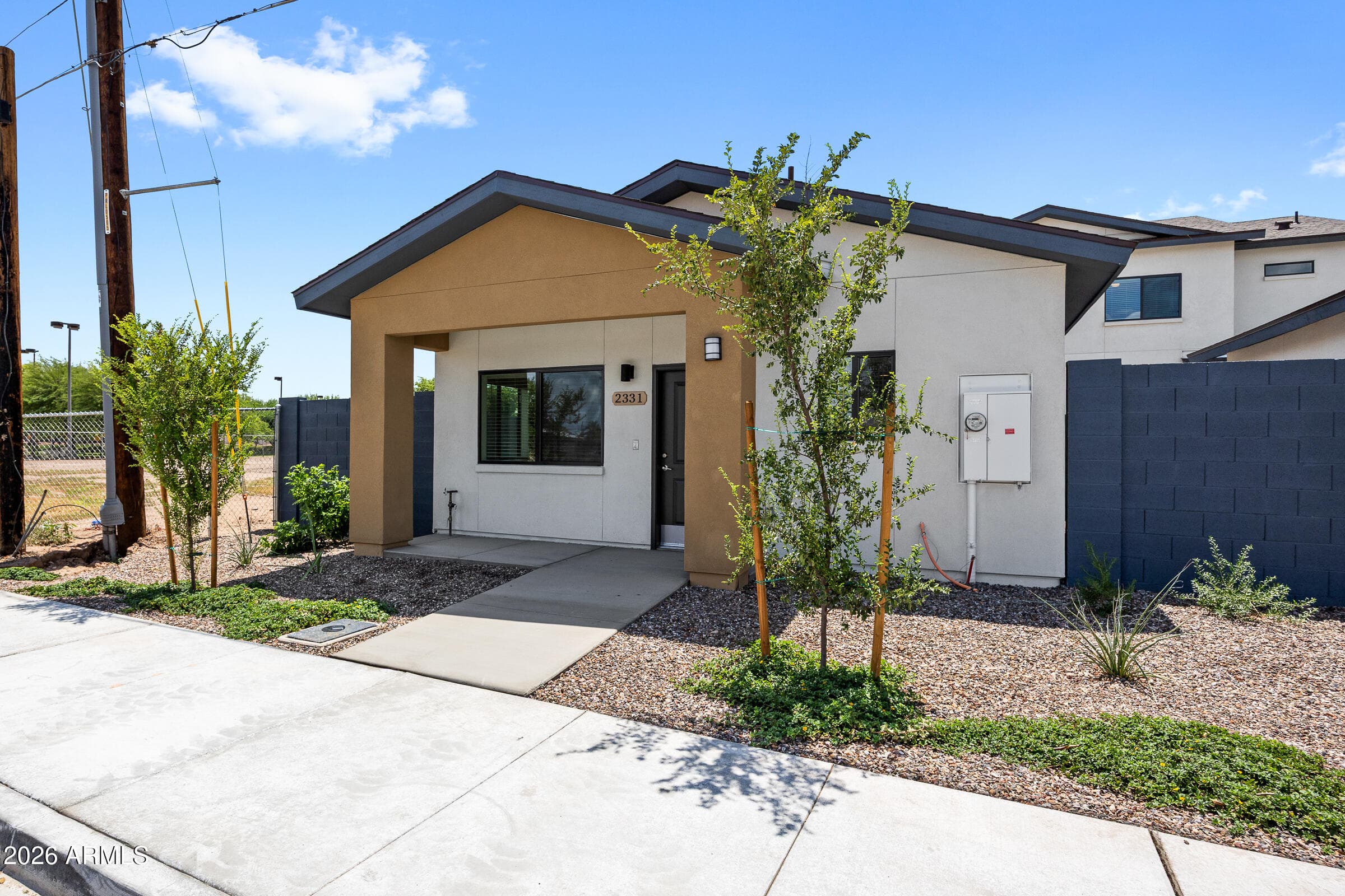 2331 E Mcarthur Drive — photo 2