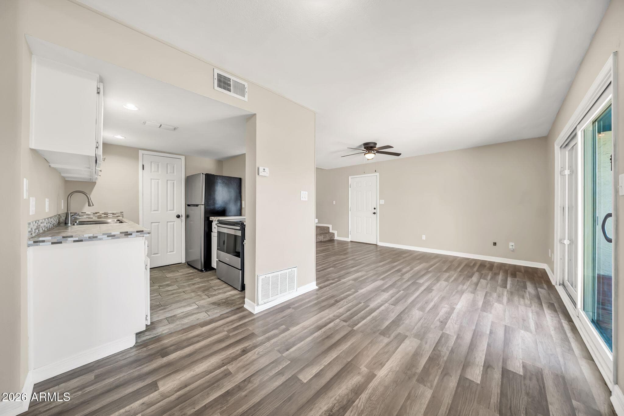 8121 N 32nd Drive — photo 4