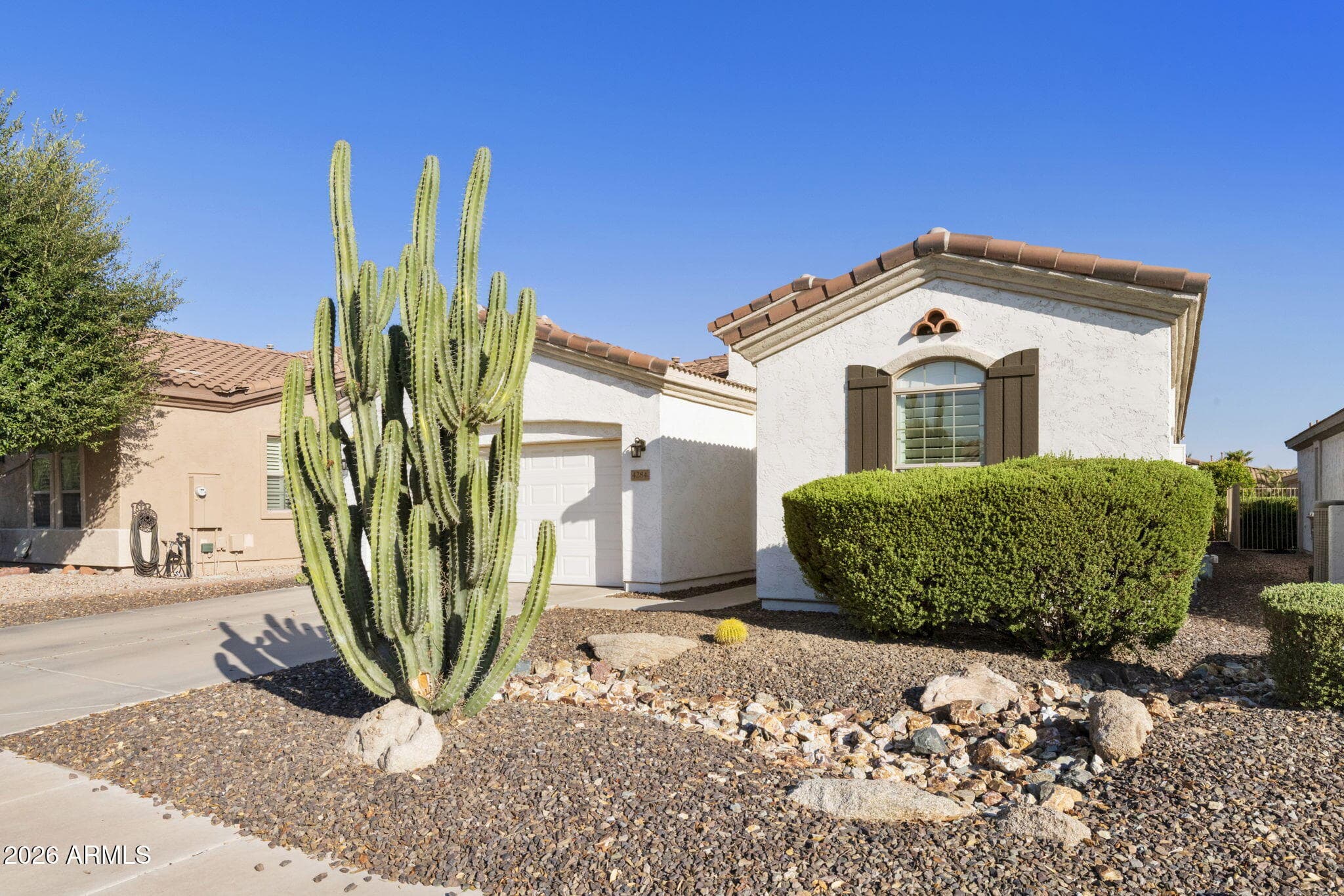 4284 E Sourwood Drive — photo 3