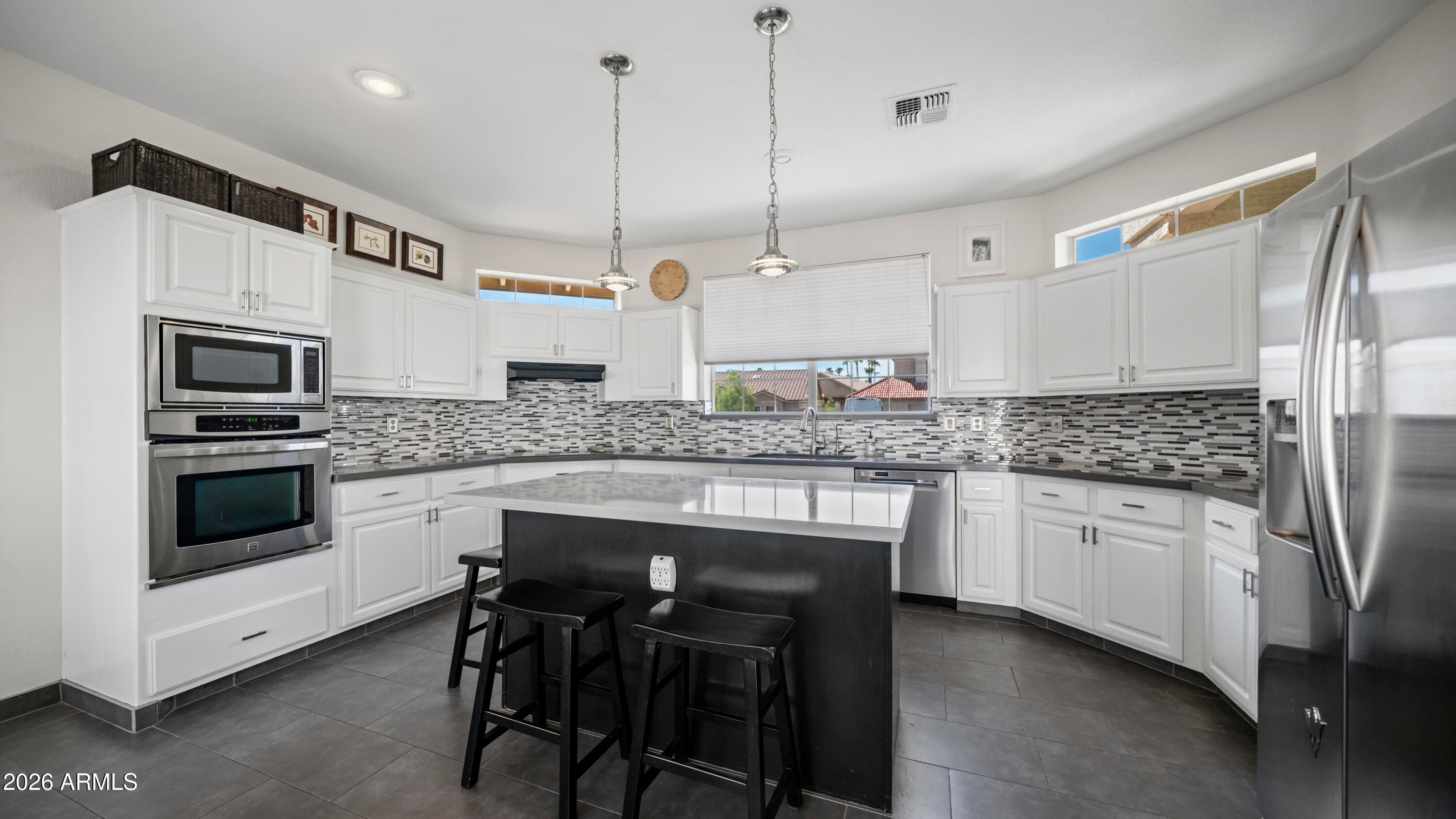 8621 S Maple Avenue — photo 3