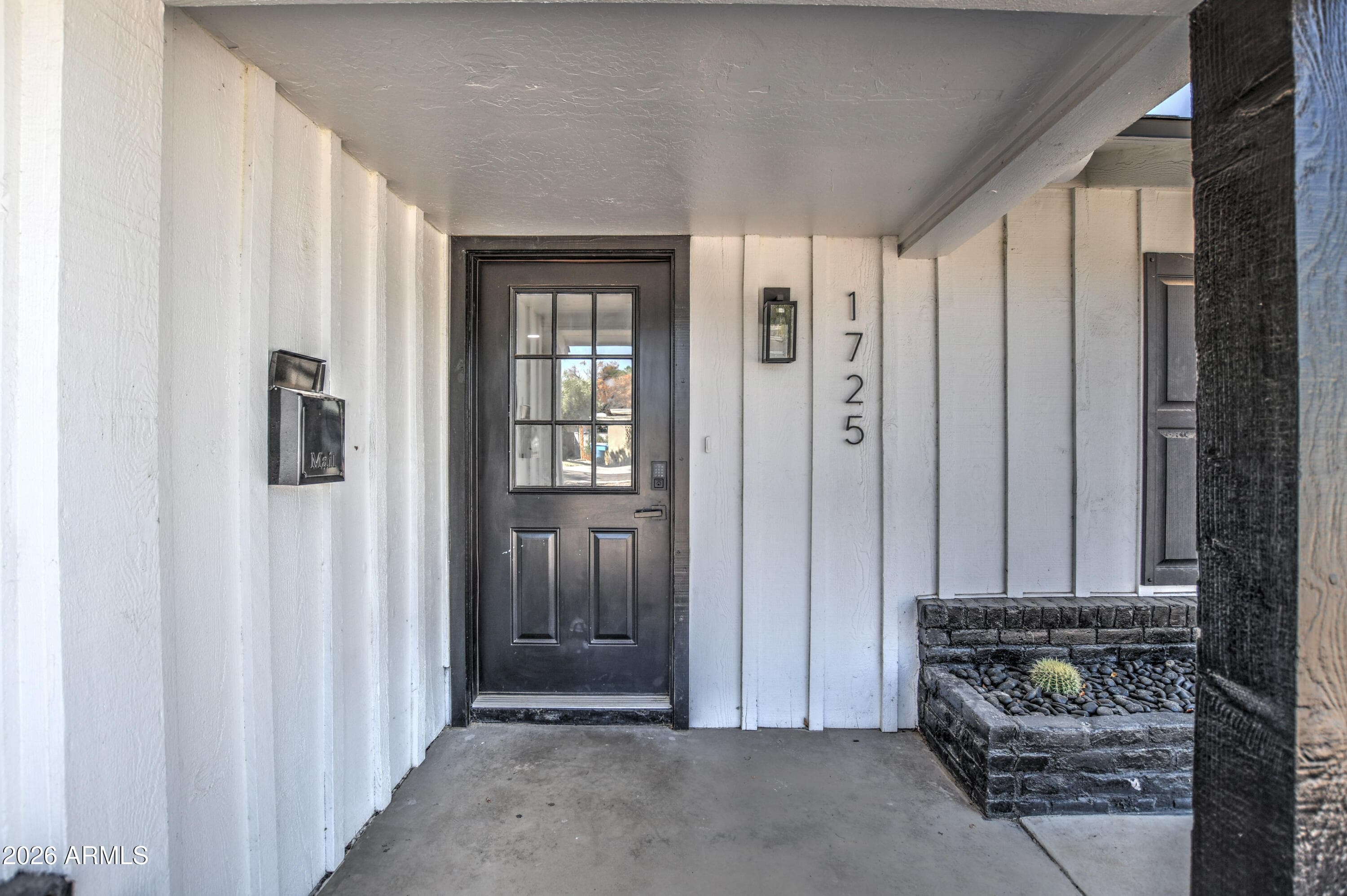 1725 W Mitchell Drive — photo 3