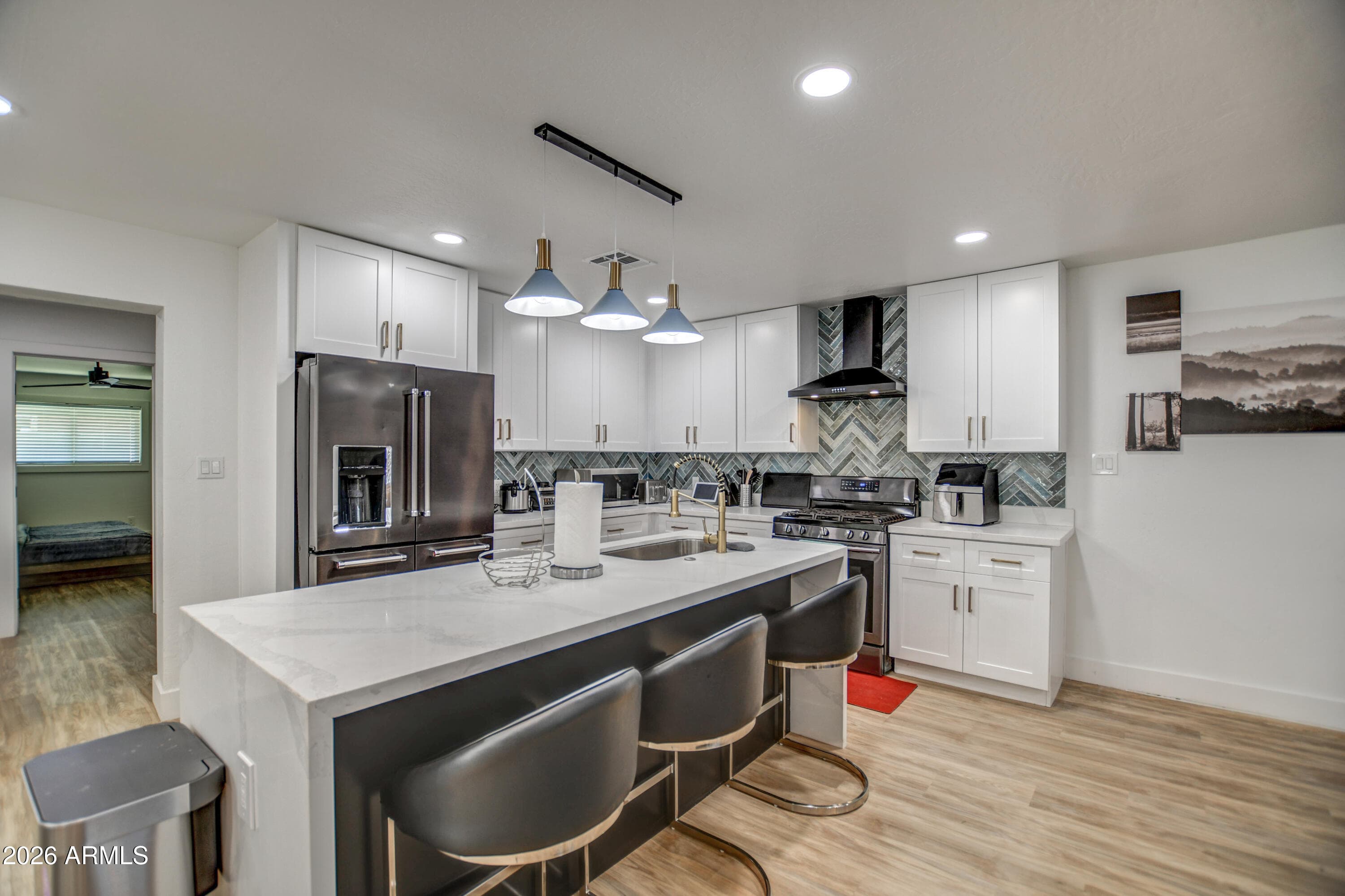 1725 W Mitchell Drive — photo 6