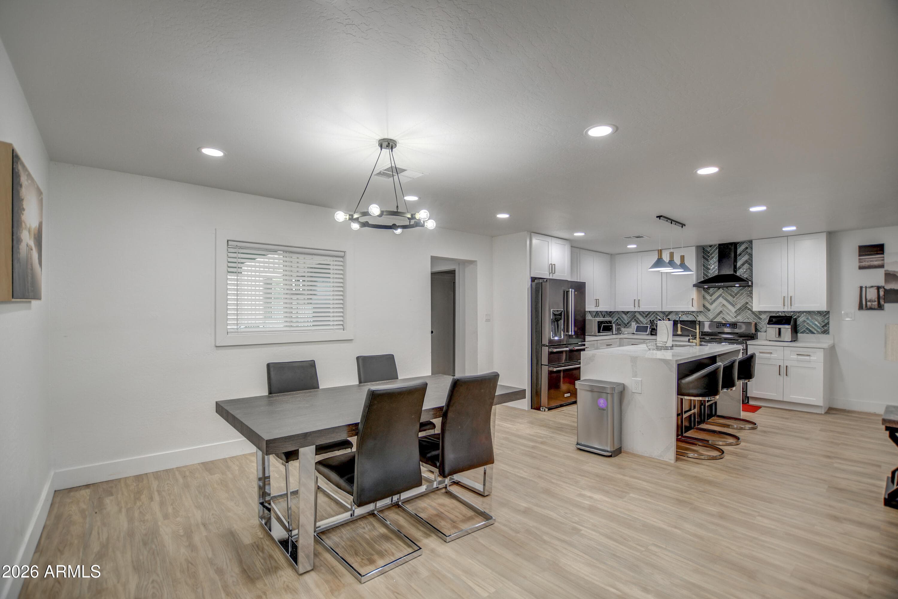 1725 W Mitchell Drive — photo 8
