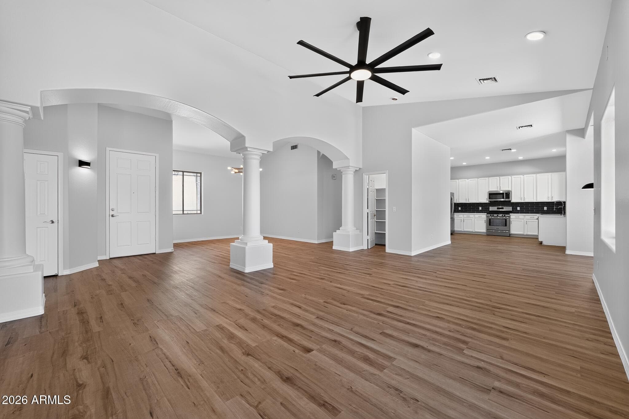 48 E Elgin Street — photo 4