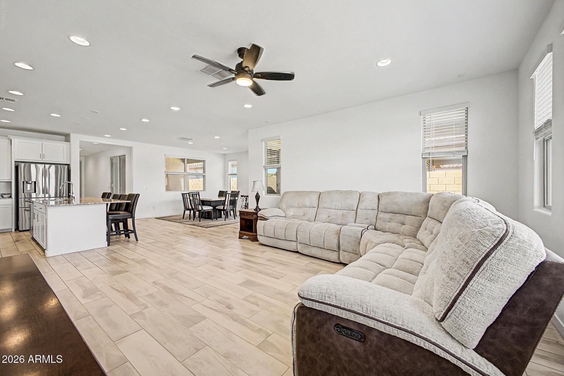 537 S Pheasant Drive — photo 2