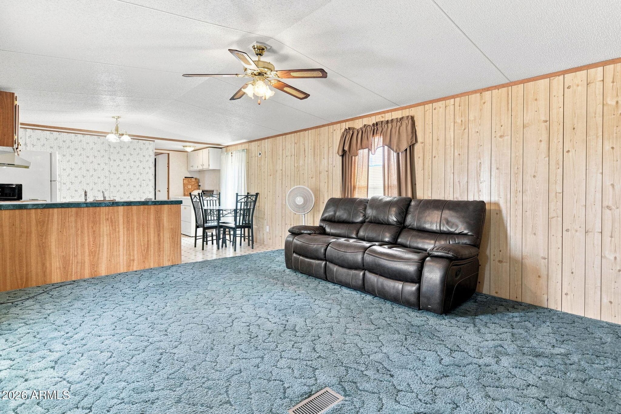 1171 E Desert Rose Drive — photo 2