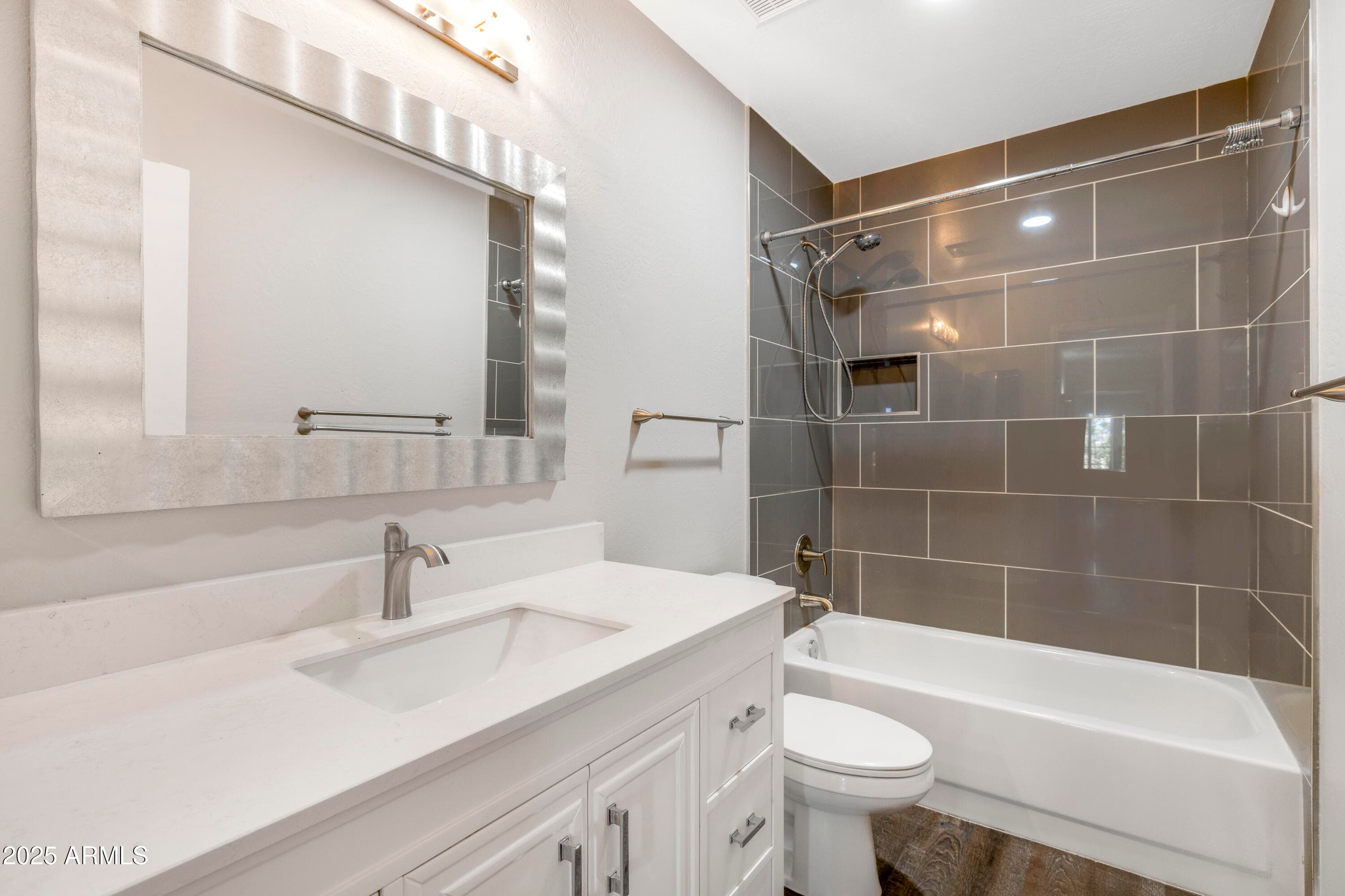 2647 N Miller Road 18 — photo 8