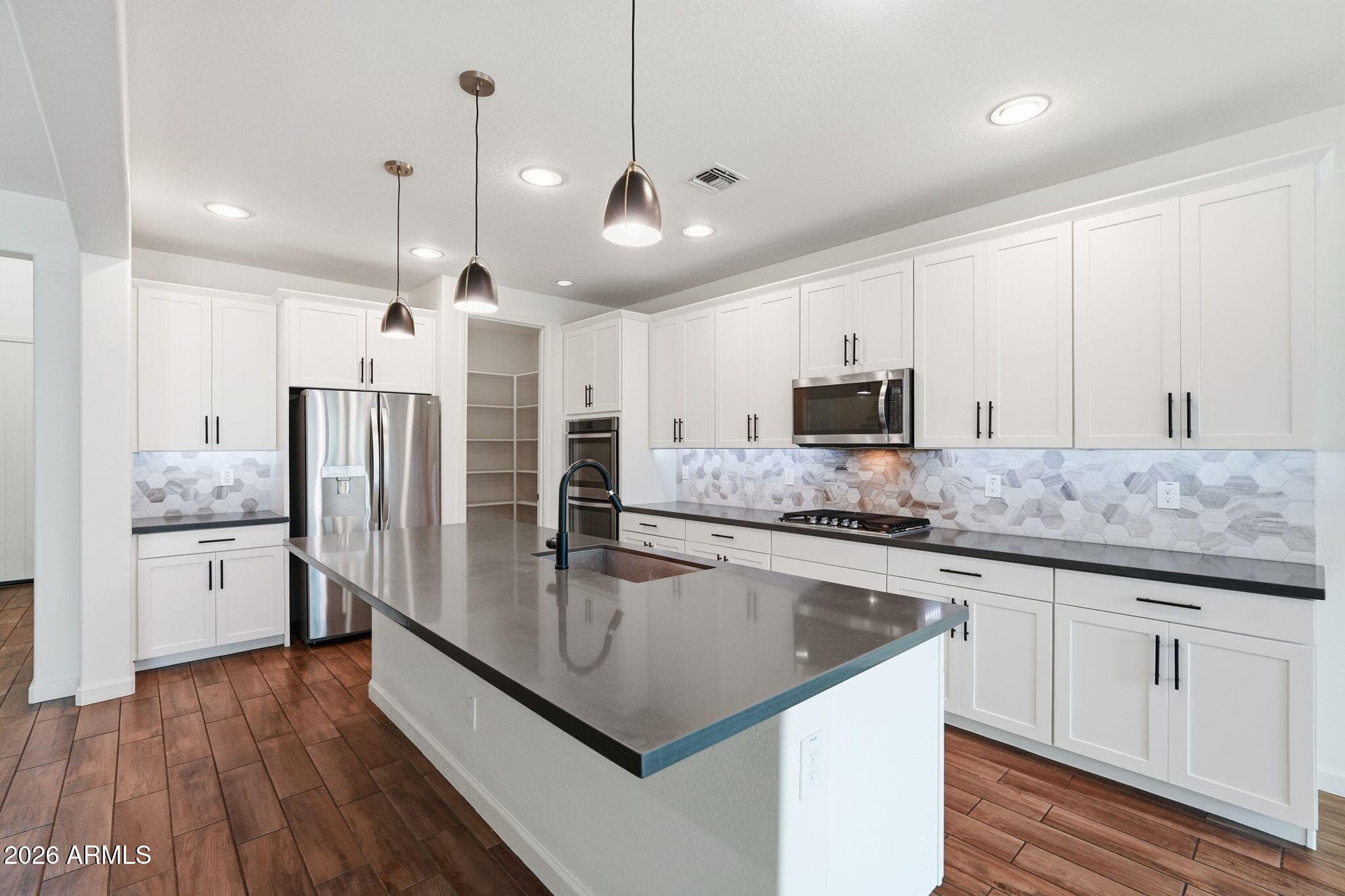 923 W Yellowstone Way — photo 4