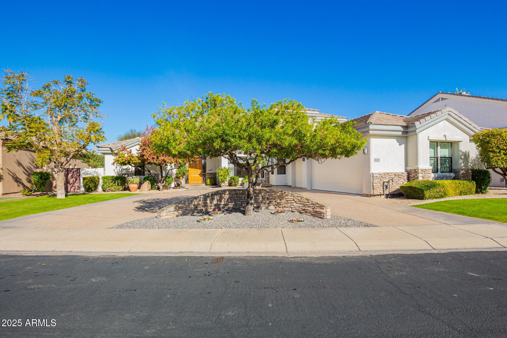 652 W Aster Court — photo 2